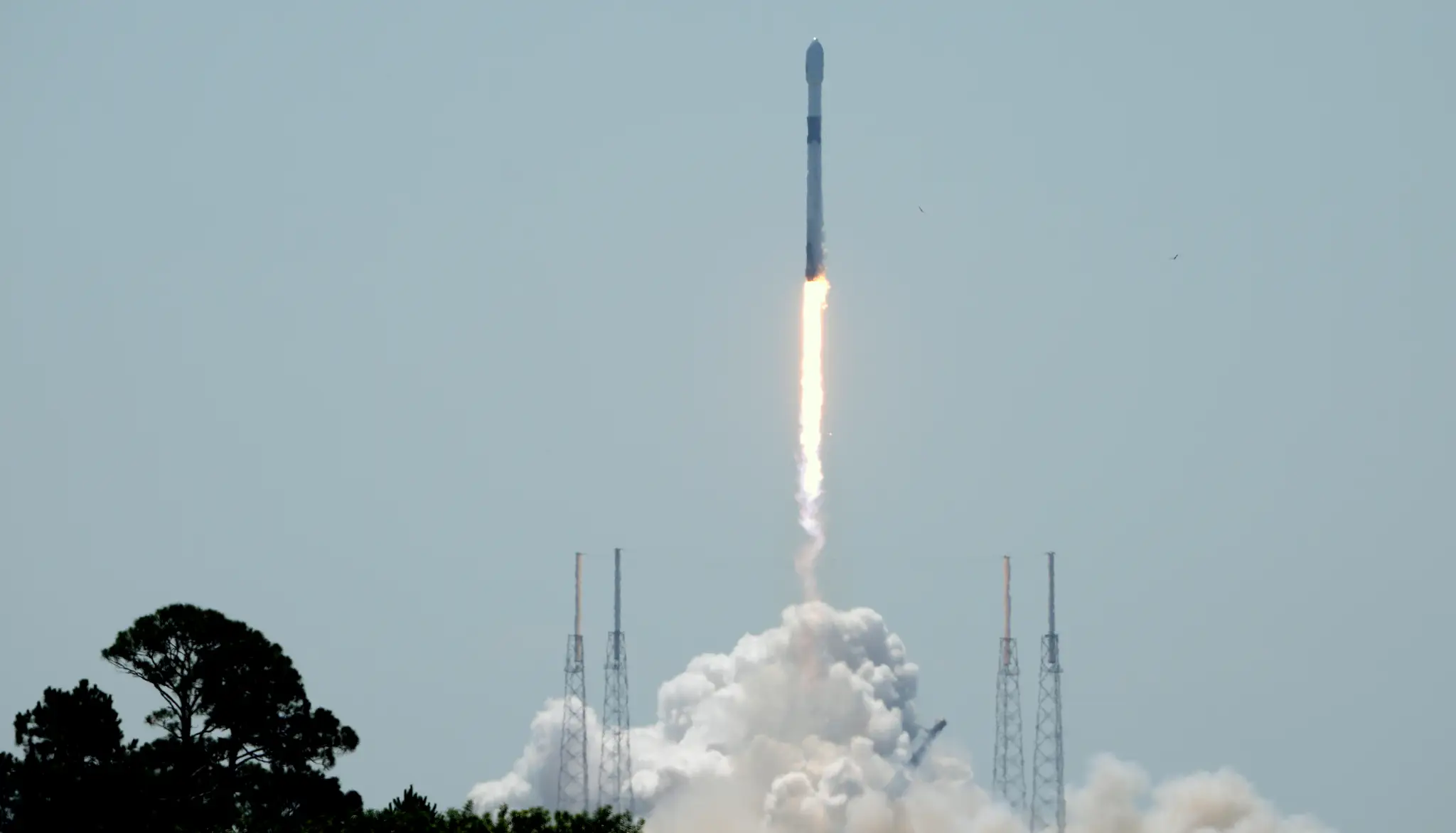 Na snímke raketa Falcon 9 súkromnej spoločnosti SpaceX, ktorá vynesie do vesmíru teleskop Euclid.