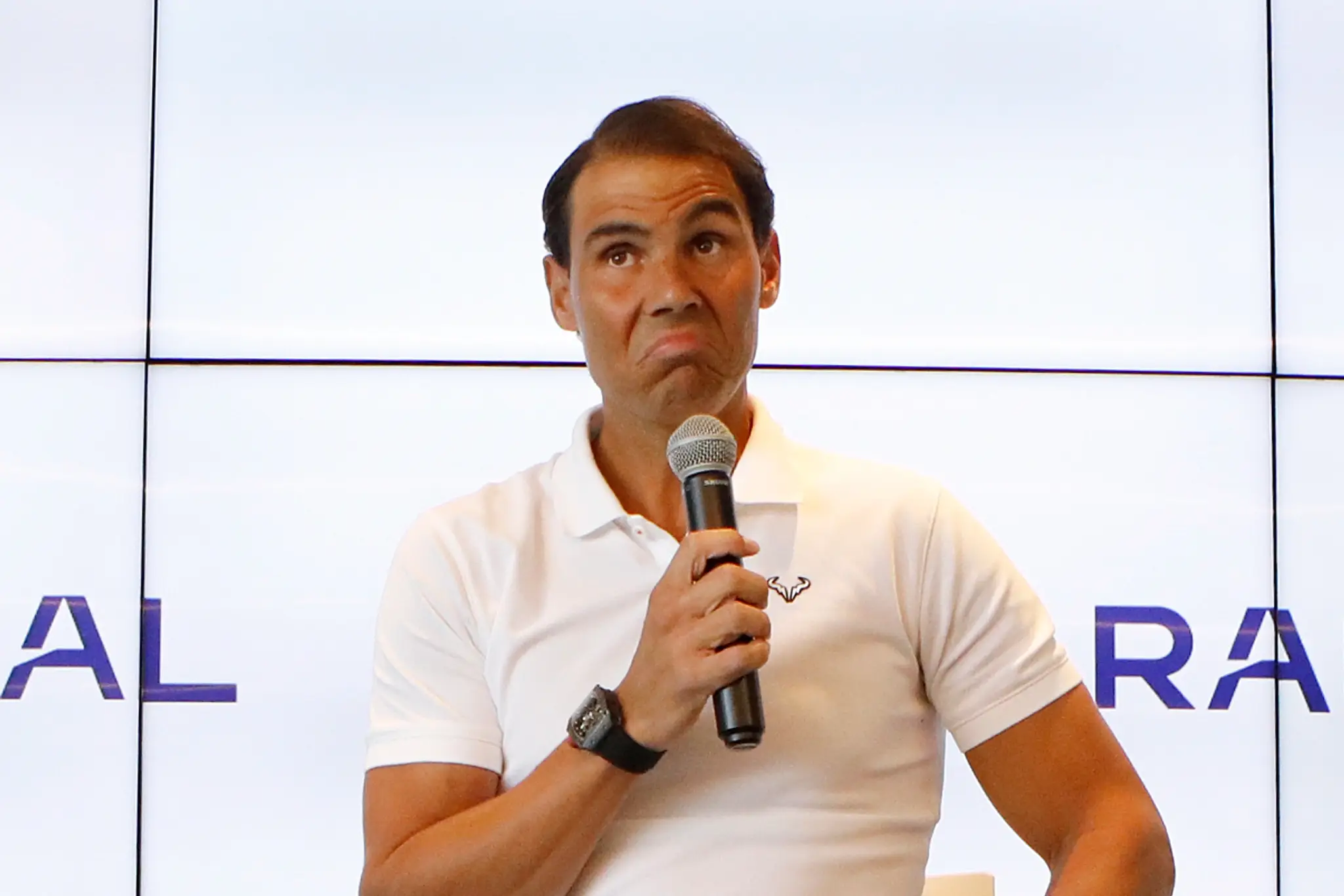Rafael Nadal hovorí počas tlačovej konferencie