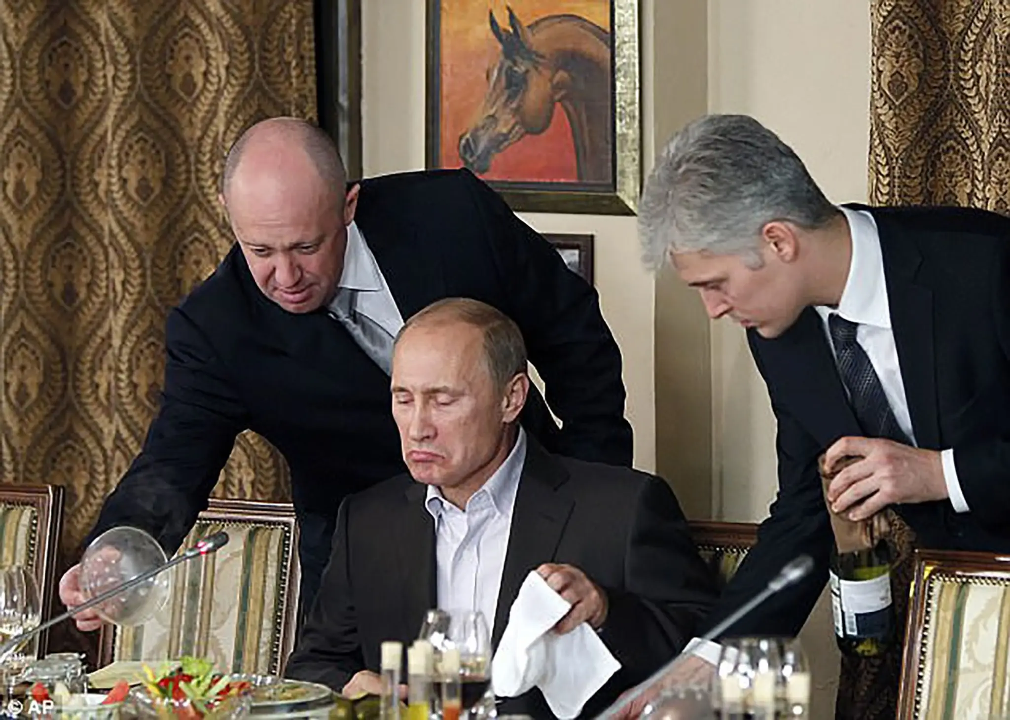 Jevgenij Prigožin a Vladimir Putin na archívnej snímke z roku 2010.