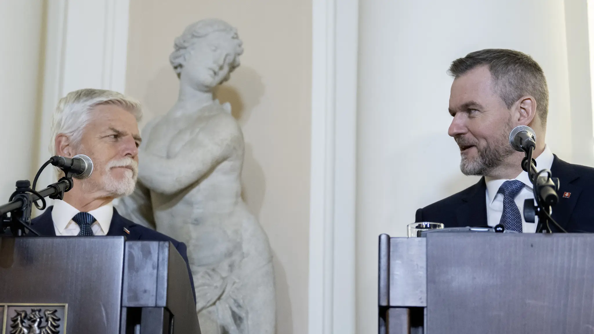 Petr Pavel (vľavo) a Peter Pellegrini