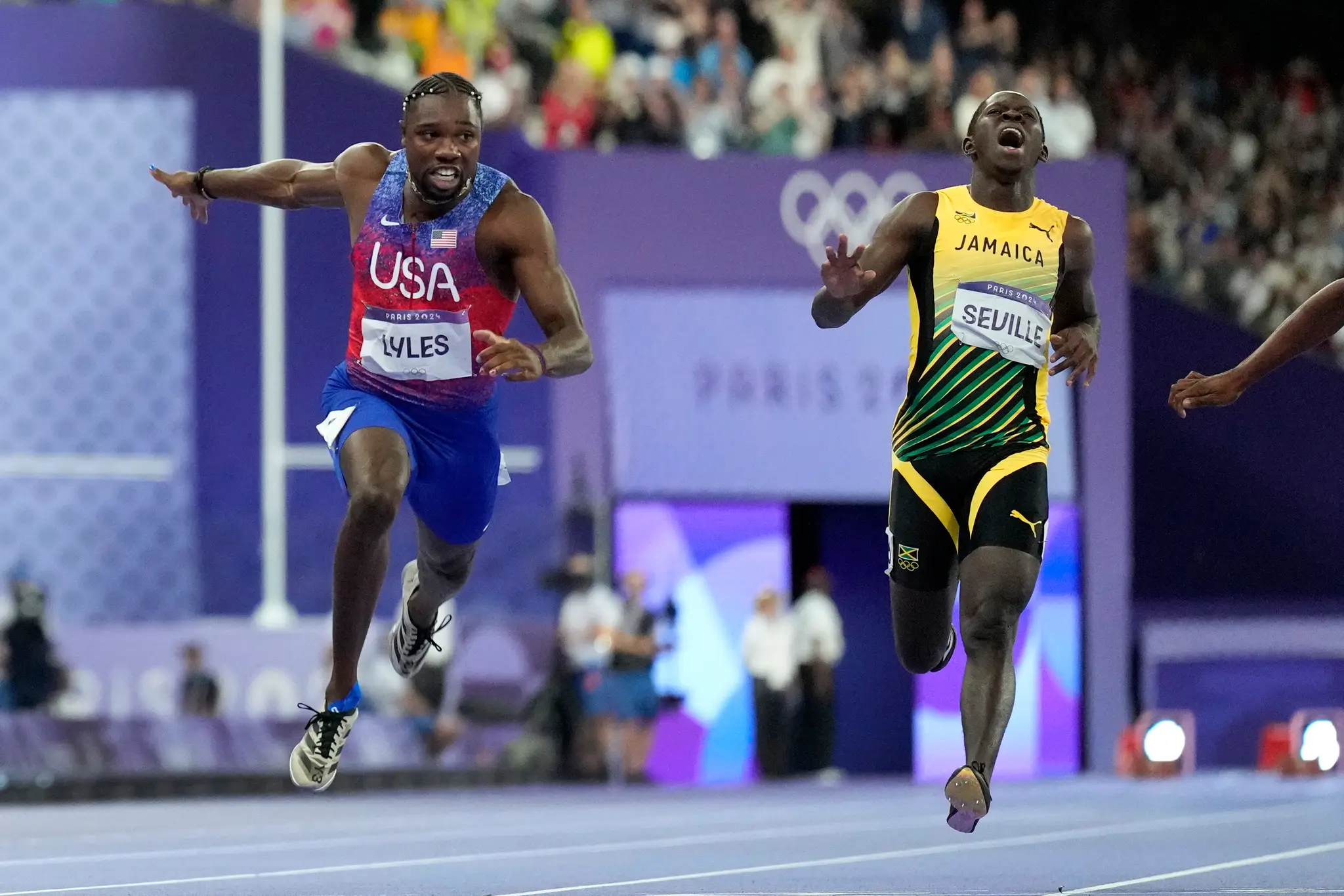 Noah Lyles zdolal o päť tisícin sekundy Kishaneho Thompsona