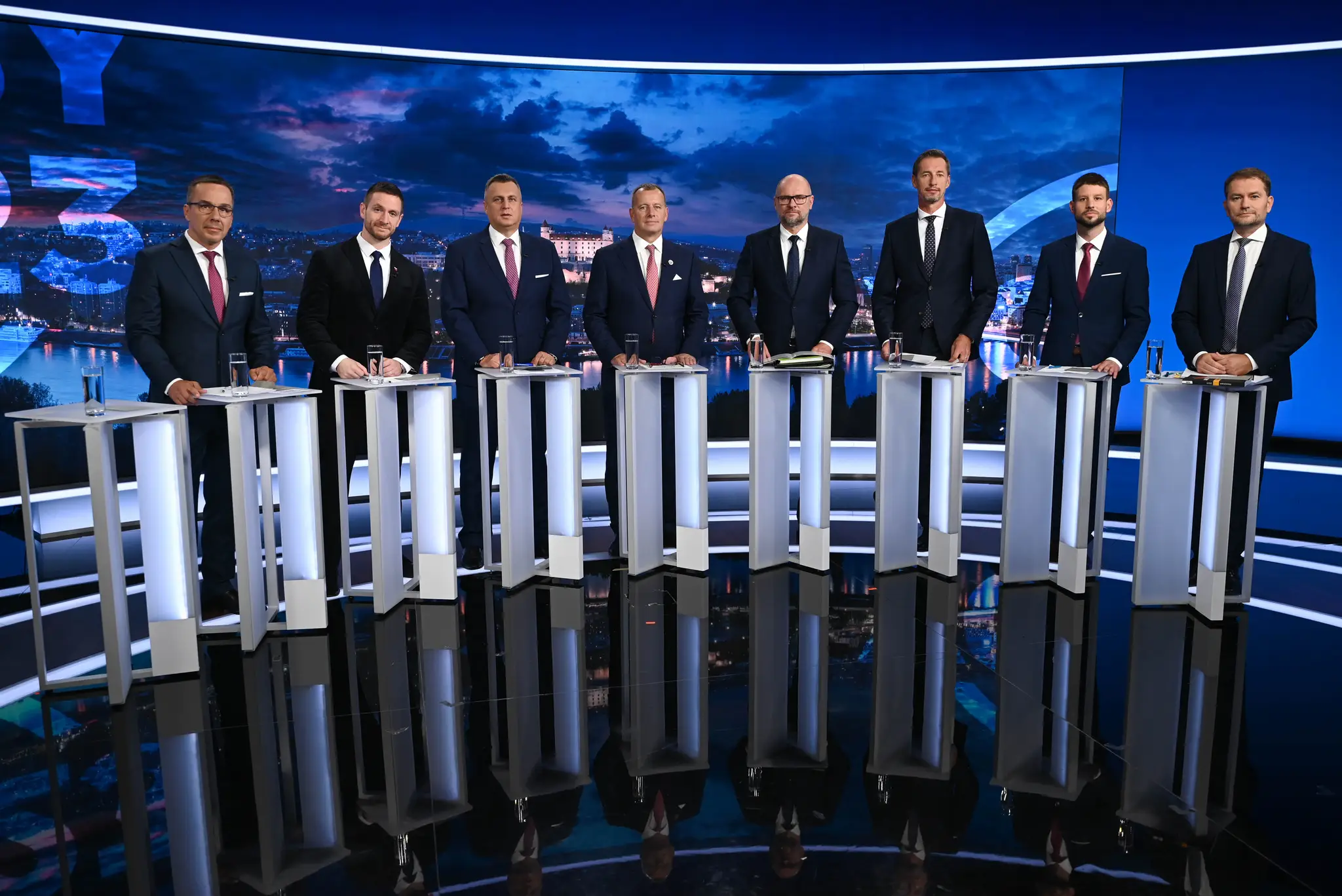 Erik Tomáš, Milan Uhrík, Andrej Danko, Boris Kollár, Richard Sulík, Milan Majerský, Michal Šimečka a Igor Matovič v diskusnej relácii Voľby 2023