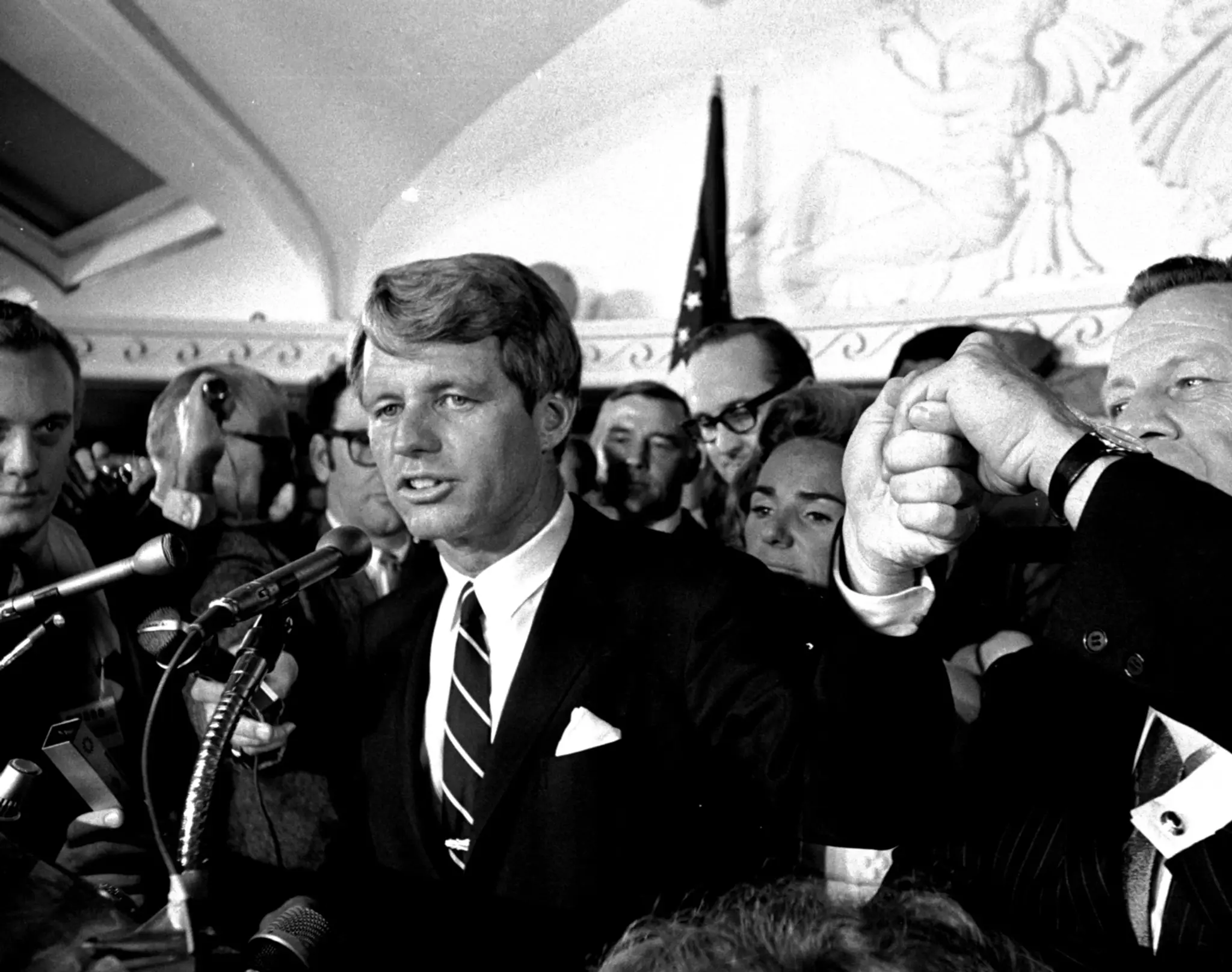 Na archívnej snímke z 5. júna 1998 senátor Robert F. Kennedy 