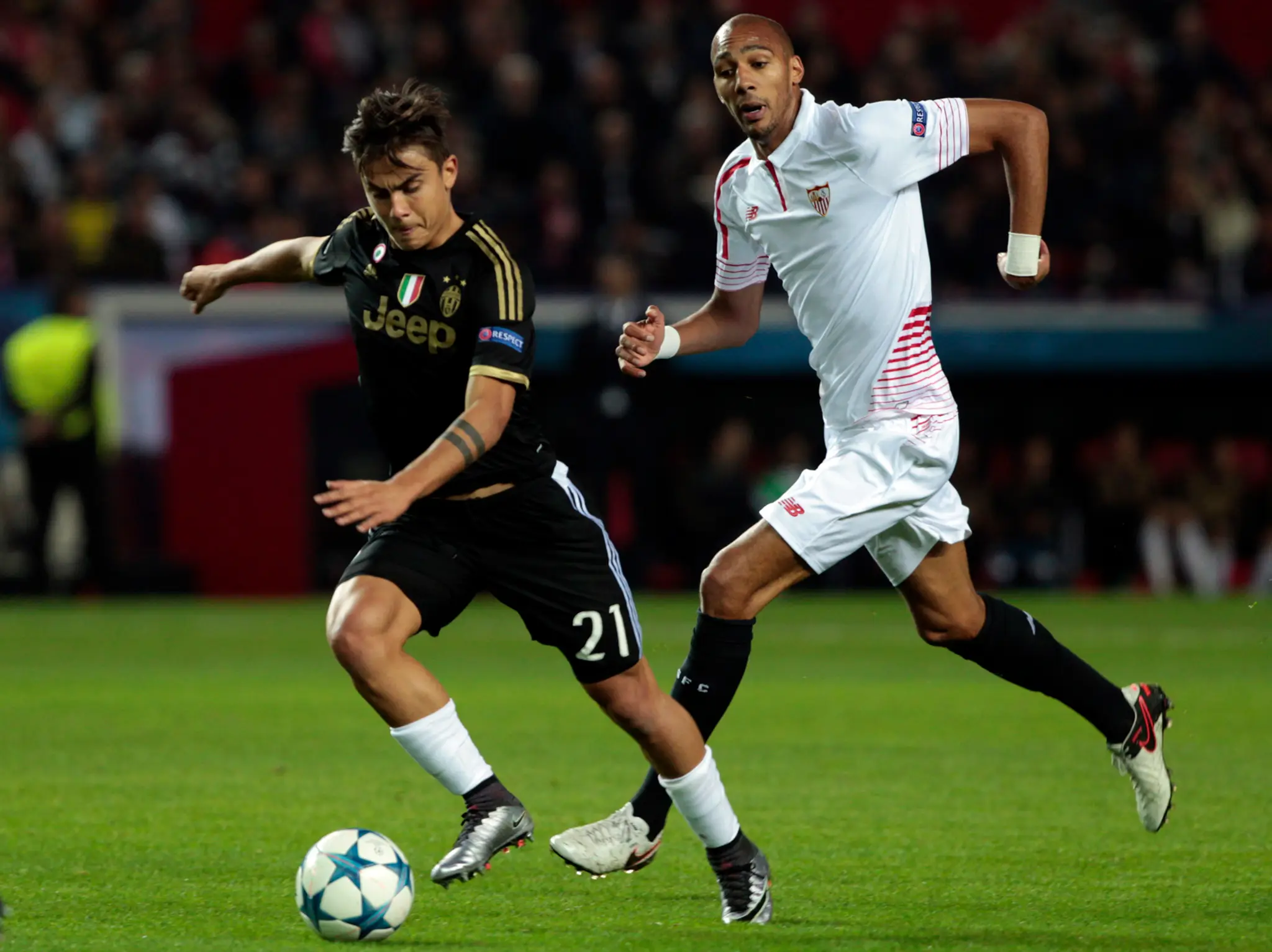Paulo Dybala (vľavo) na archívnej snímke.