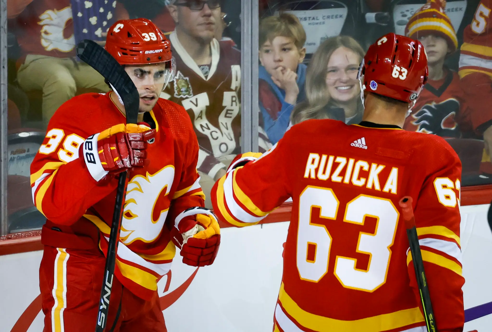 Adam Ružička prispel k triumfu Calgary Flames.
