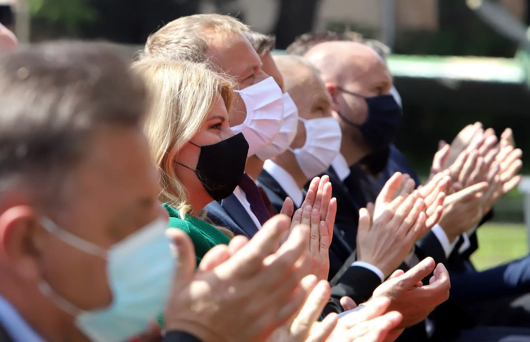 Na snímke prezidentka Zuzana Čaputová a predseda parlamentu Boris Kollár tlieskajú počas centrálnych osláv 77. výročia SNP
