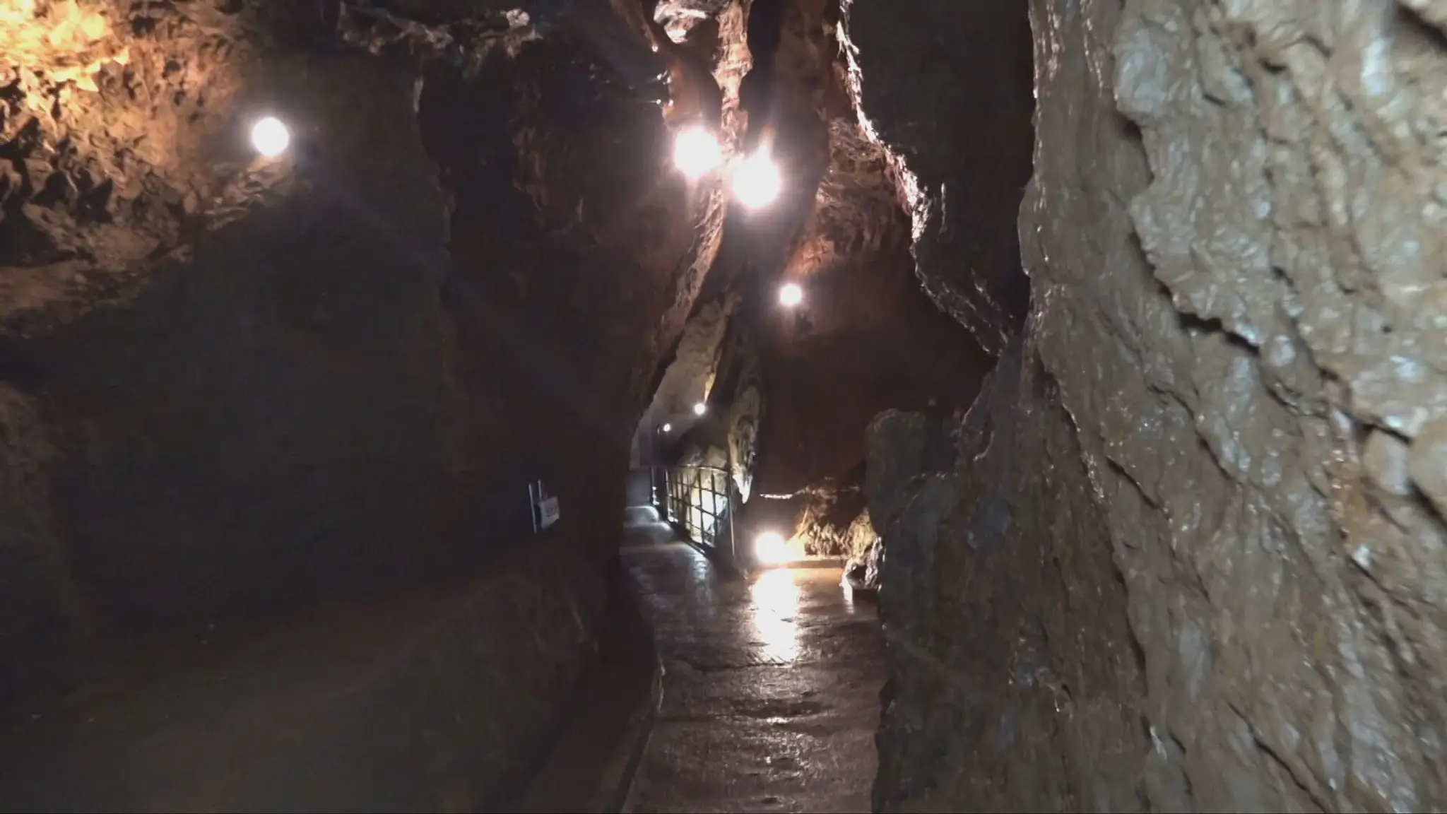 Ochtinská aragonitová jaskyňa