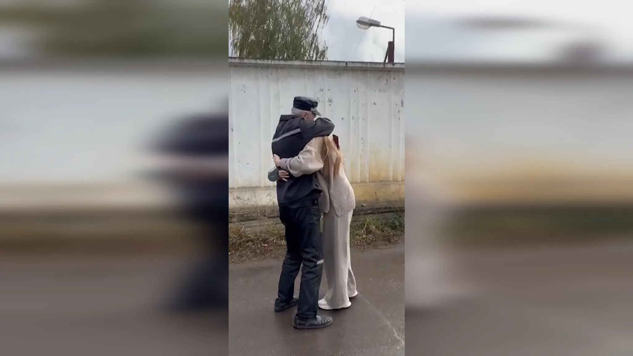 Rusi prepustili muža z väzenia