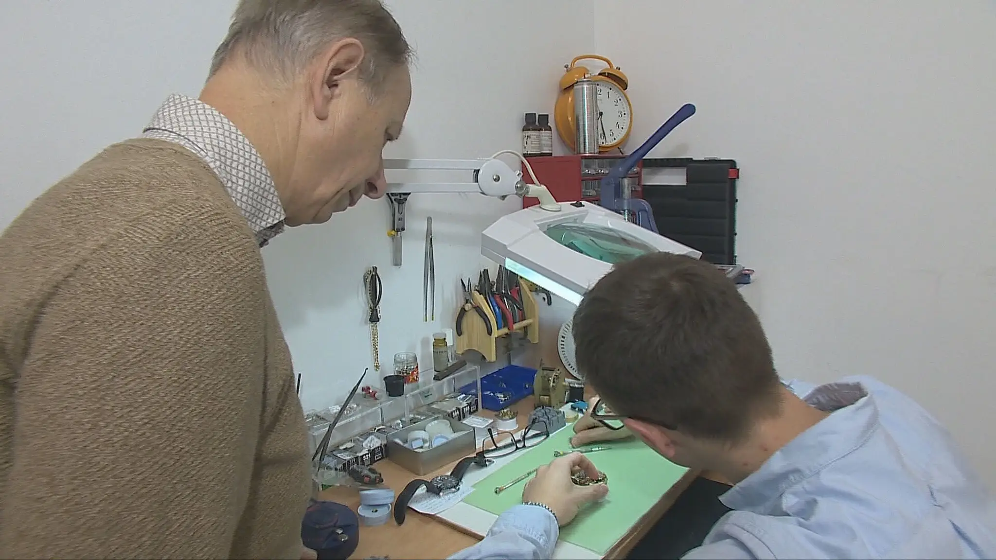 Otec a syn Prešinskí sa už roky venujú hodinárskemu remeslu