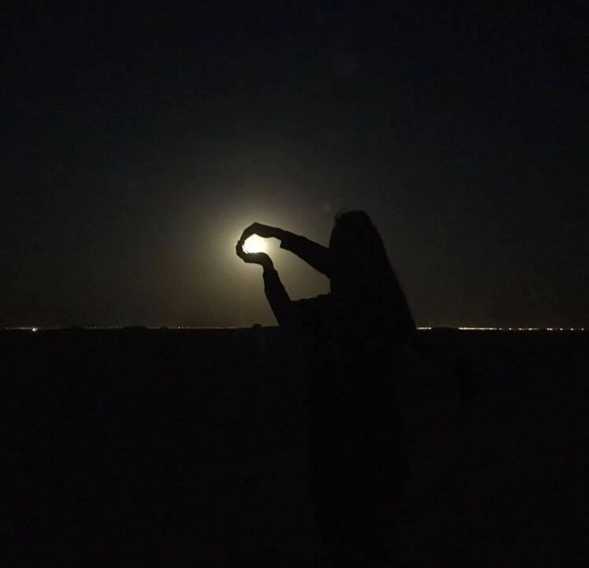 Supermesiac z dubajskej púšte