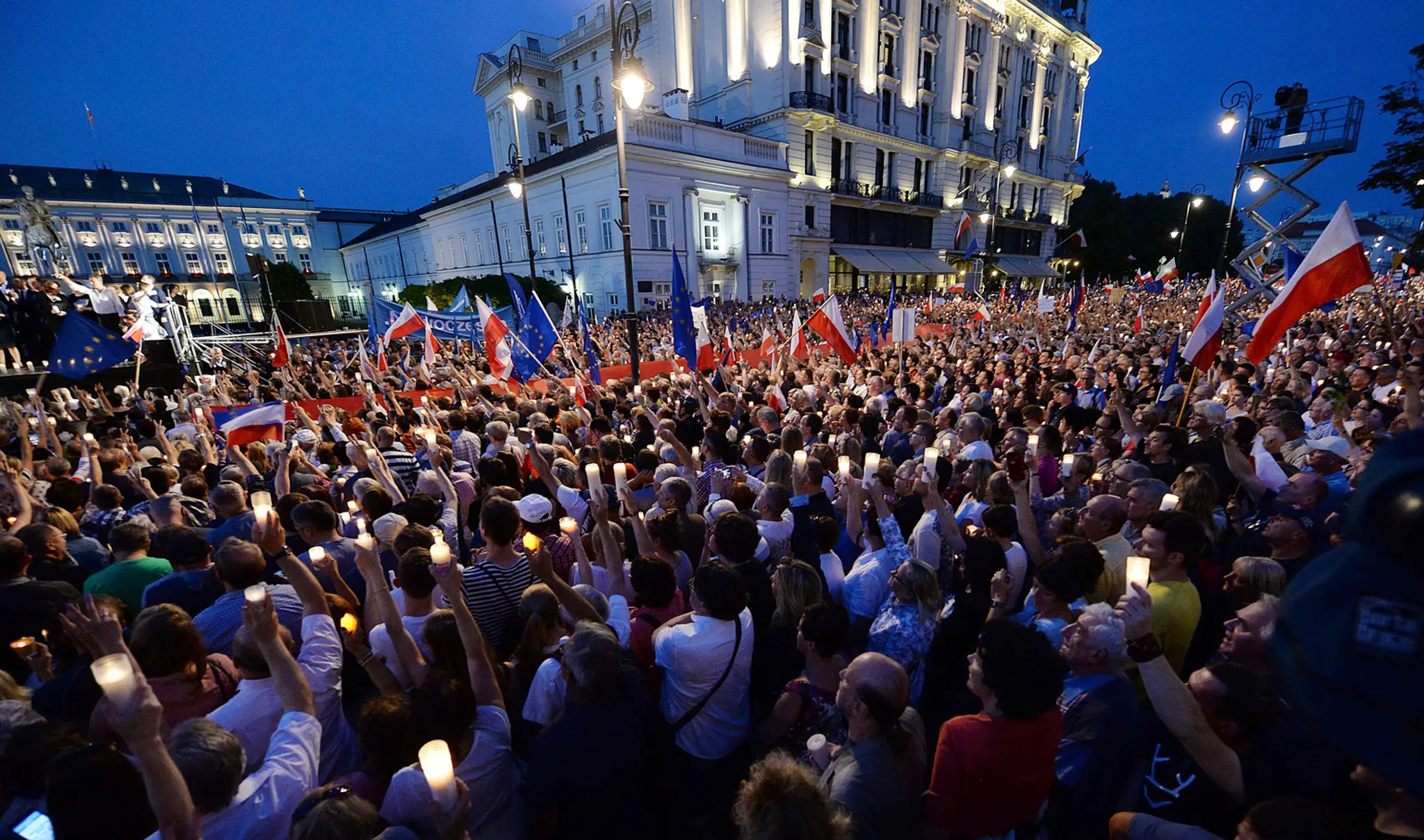 Zákon o najvyššom súde v Poľsku vyvolal novú vlnu pouličných protestov.