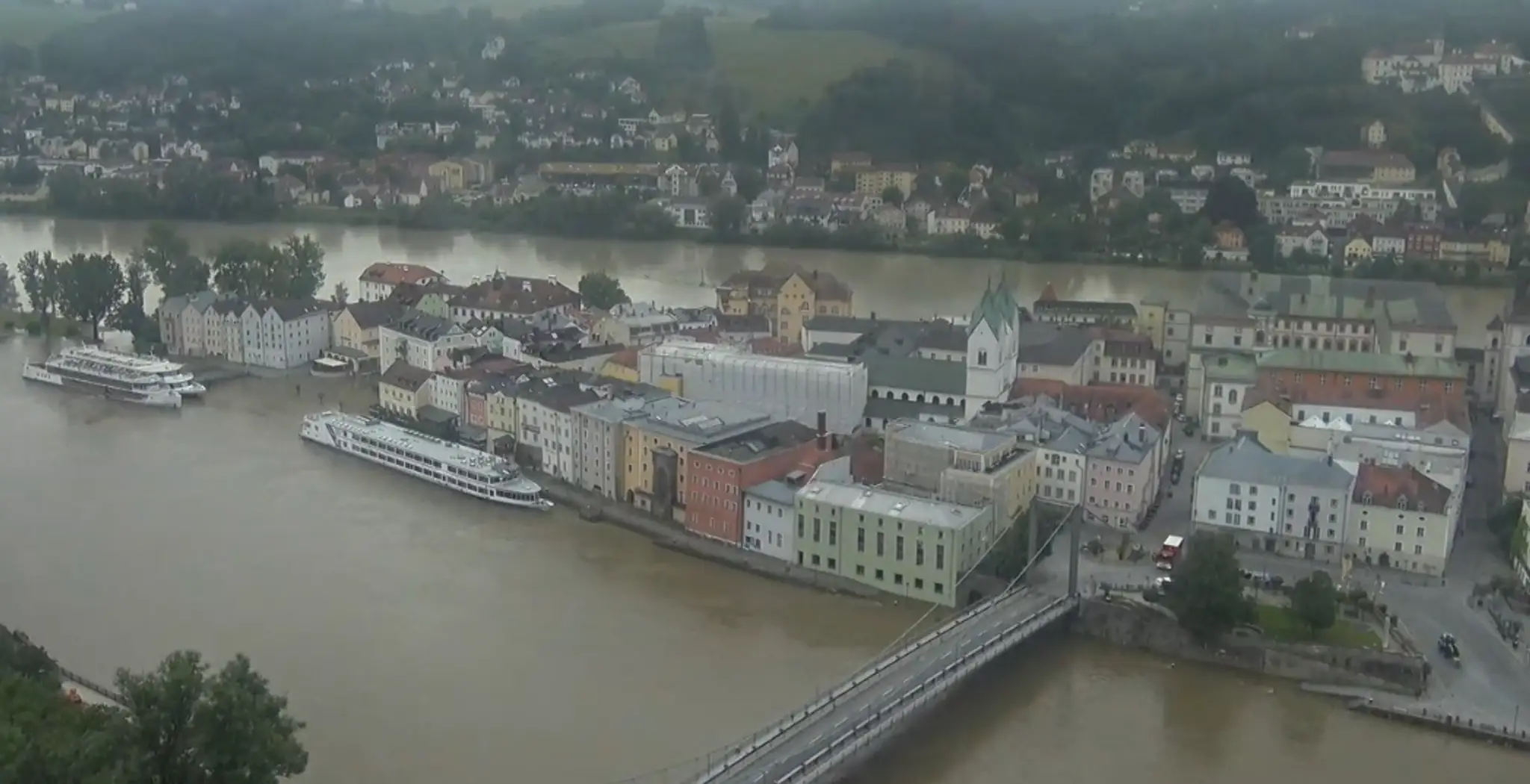 Na snímke stúpajúca hladina na Dunaji.