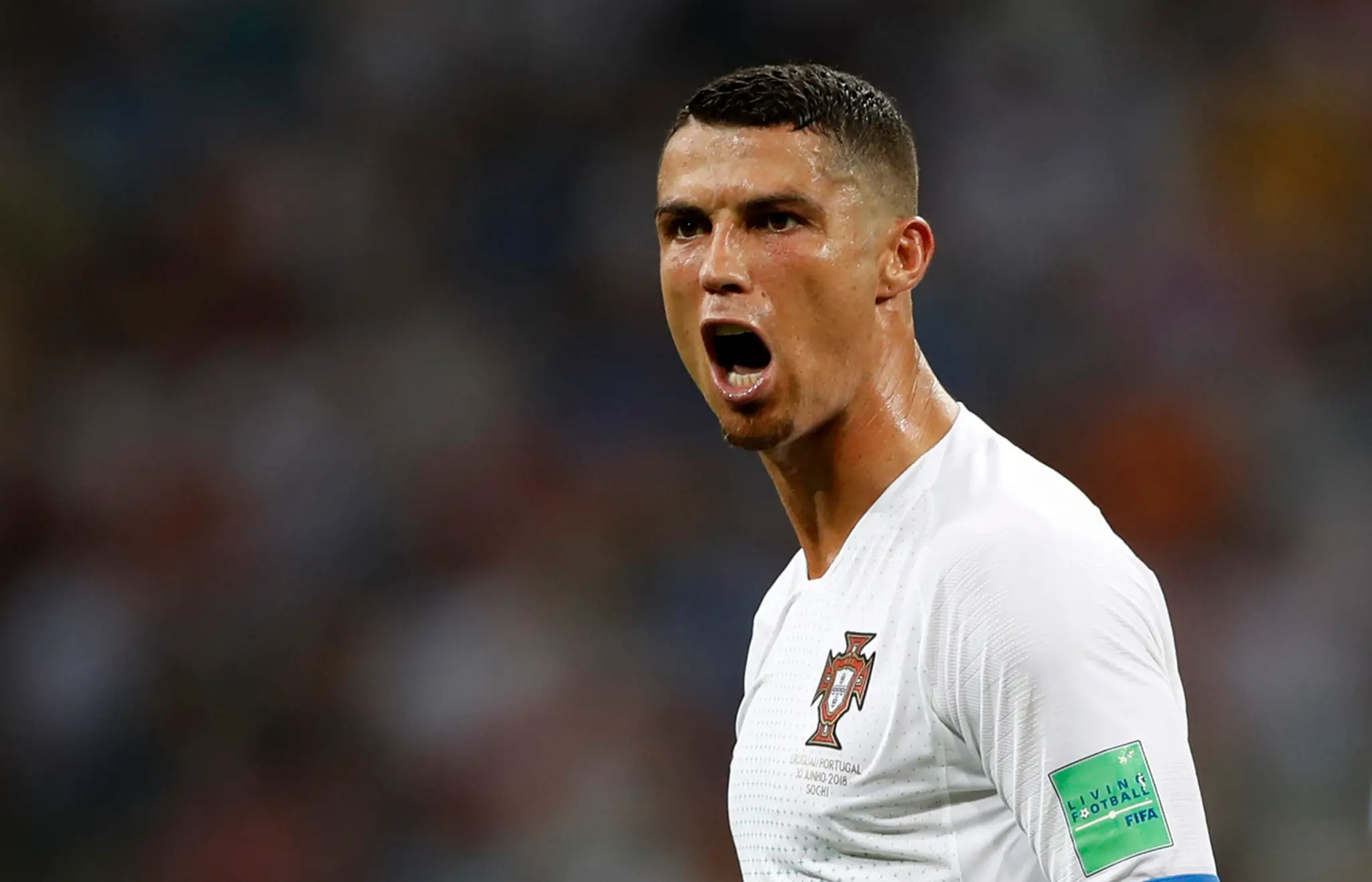 Portugalčan Cristiano Ronaldo v dueli s Uruguajom na MS 2018.