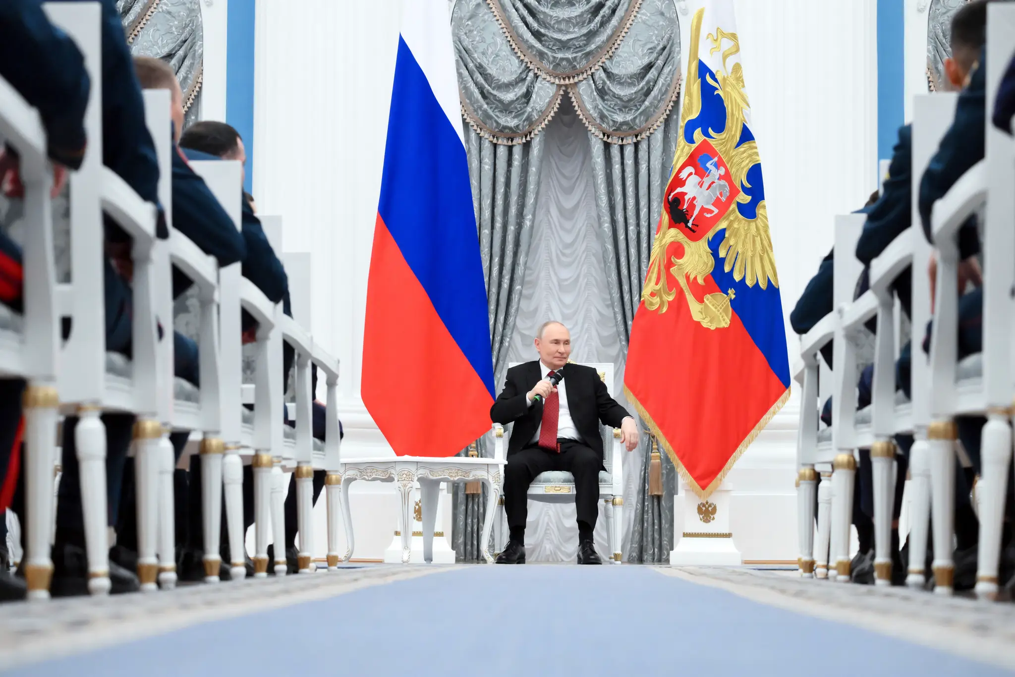 Ruský prezident Vladimir Putin hovorí počas stretnutia s účastníkmi podujatia Čas hrdinov.