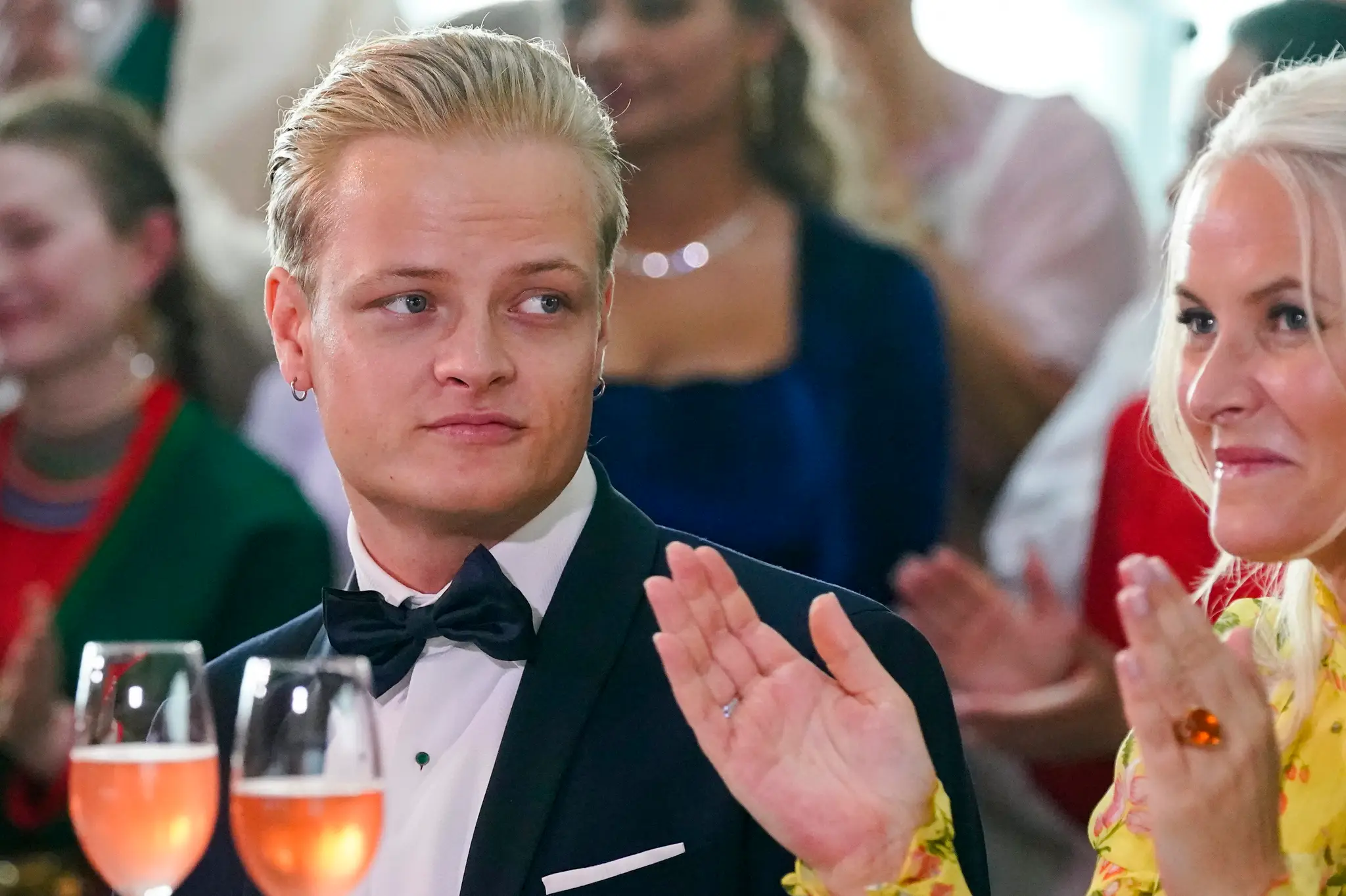 Na snímke syn nórskej korunnej princeznej Mette-Marit Marius Borg Höiby.