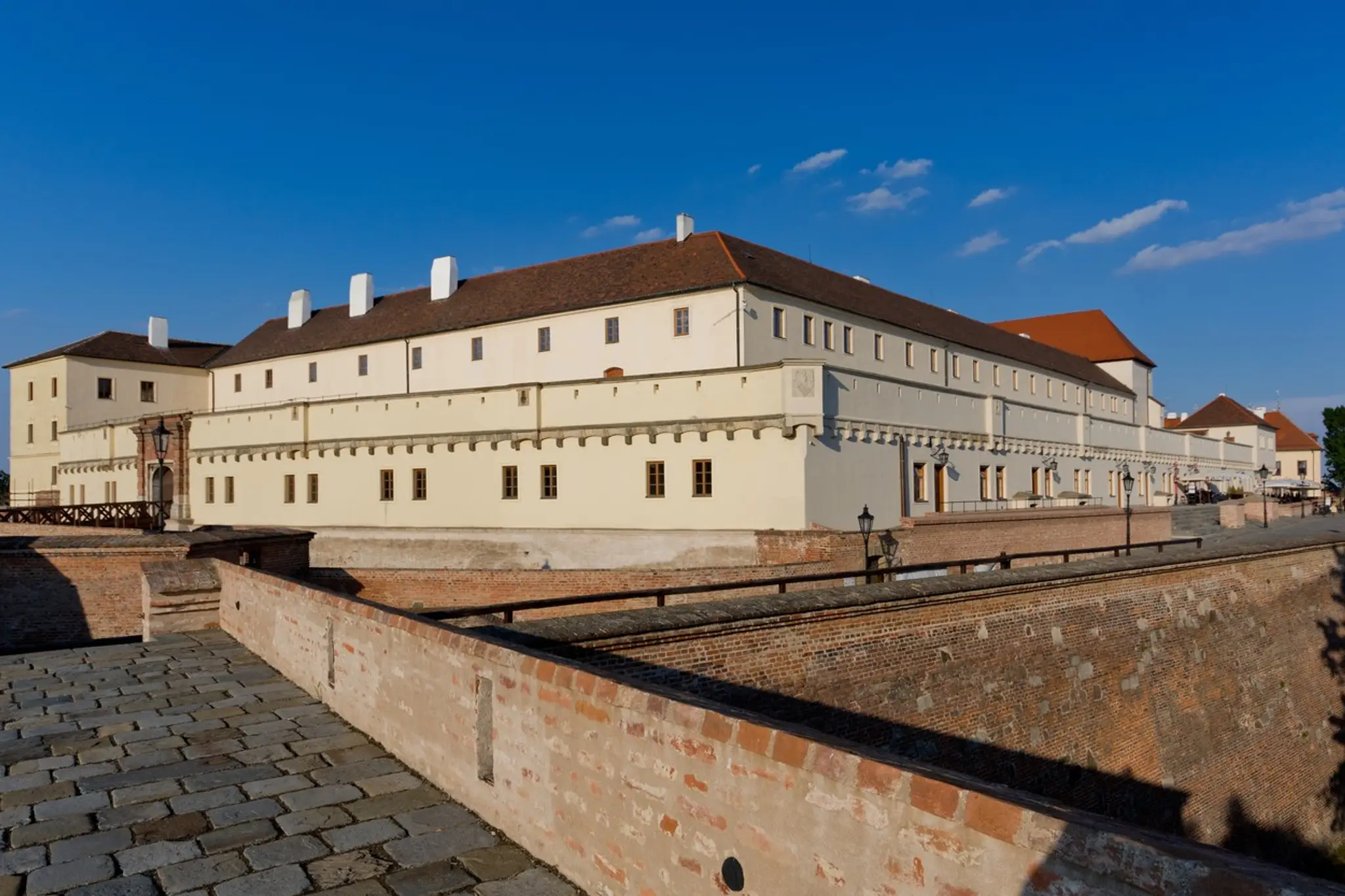 Hradné múry brnenského hradu Špilberk.