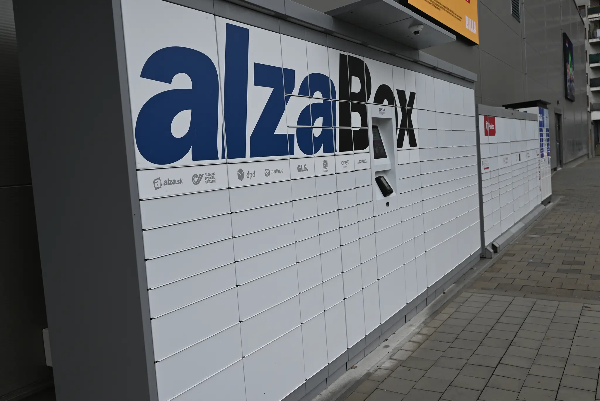 Balíkobox, Packeta, Alzabox, GLS, Z-box, výdajné boxy. Ilustračná snímka