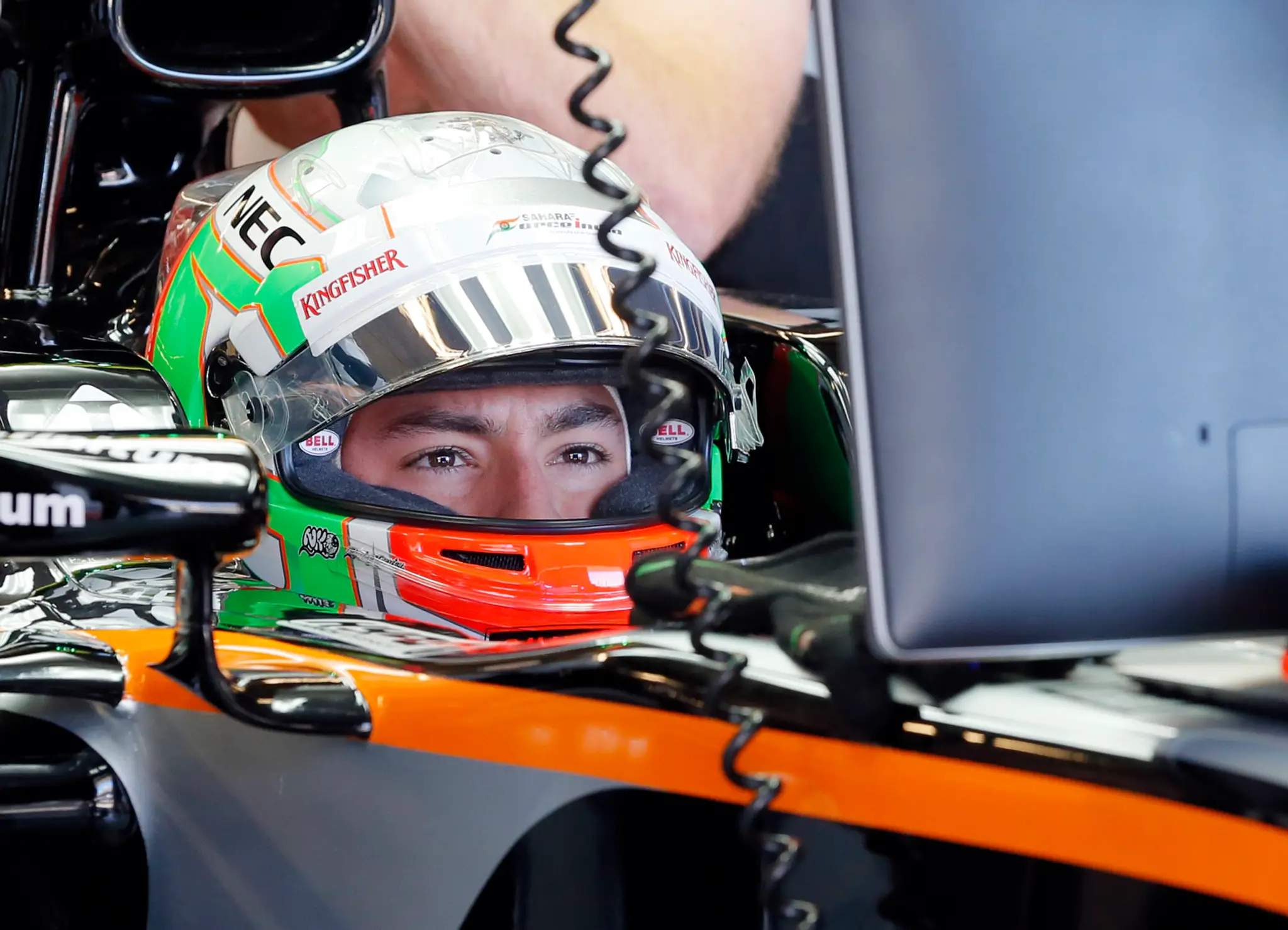 Sergio Perez v kokpite stajne Force India v rámci F1.