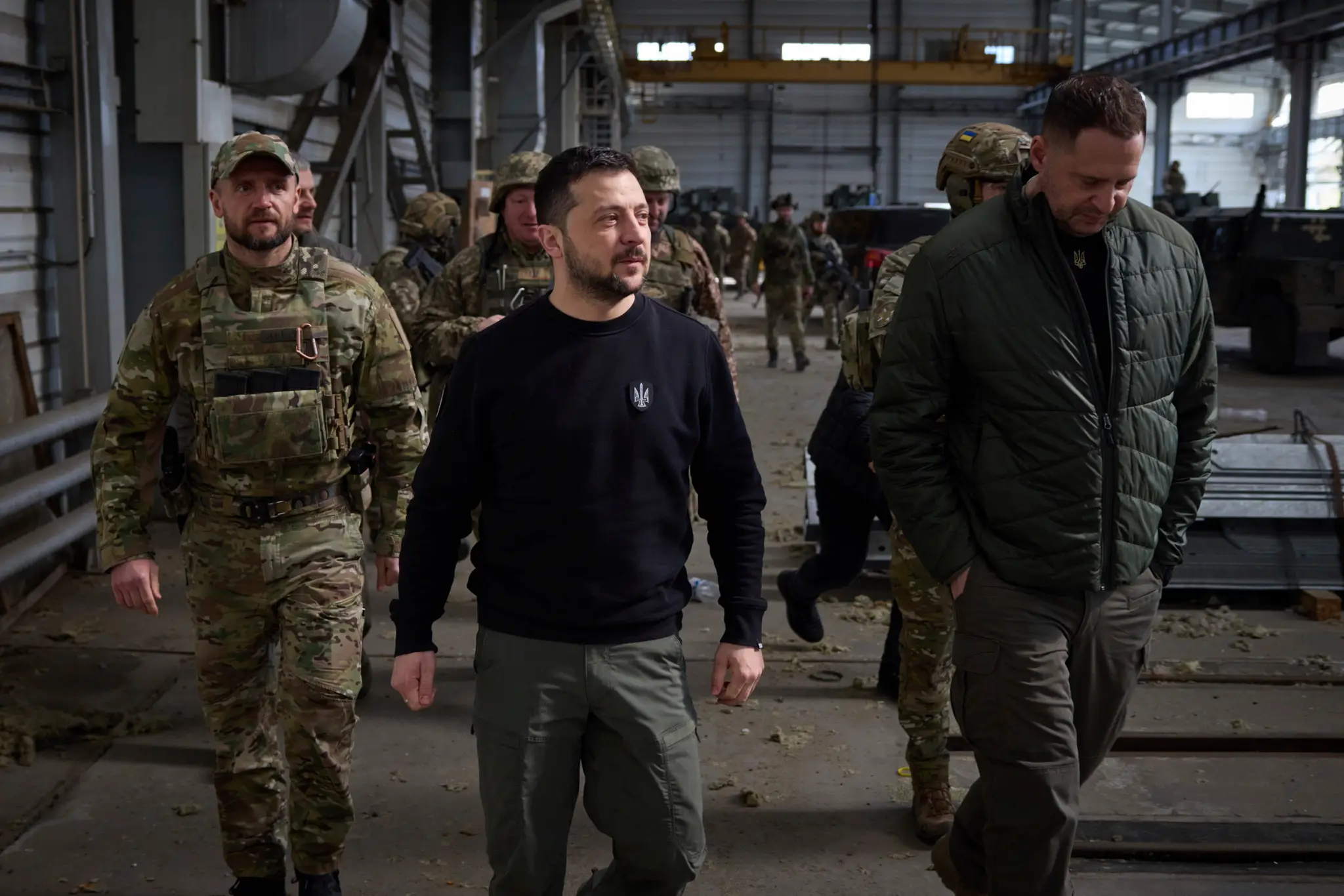 Ukrajinský prezident Volodymyr Zelenskyj navštívil vojakov v Avdijivke.