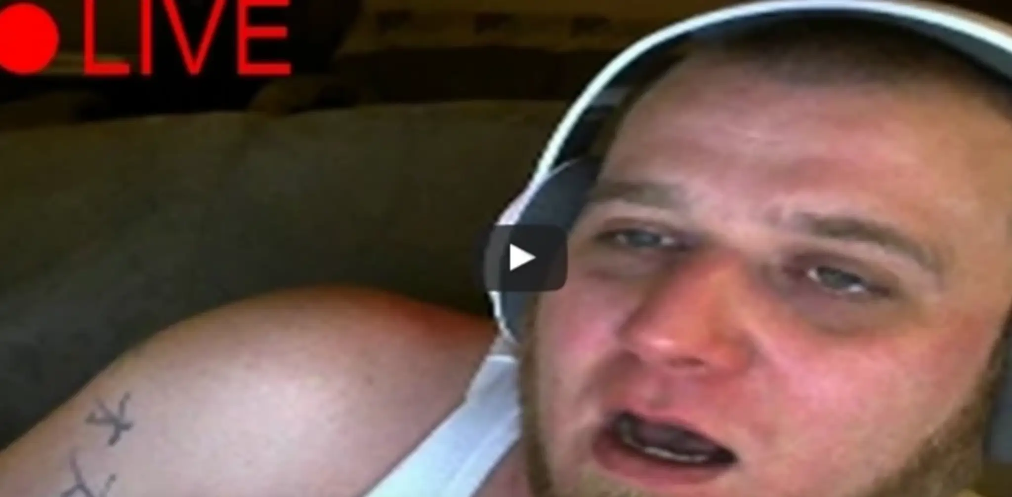 Brian už na videu bojoval s únavou.