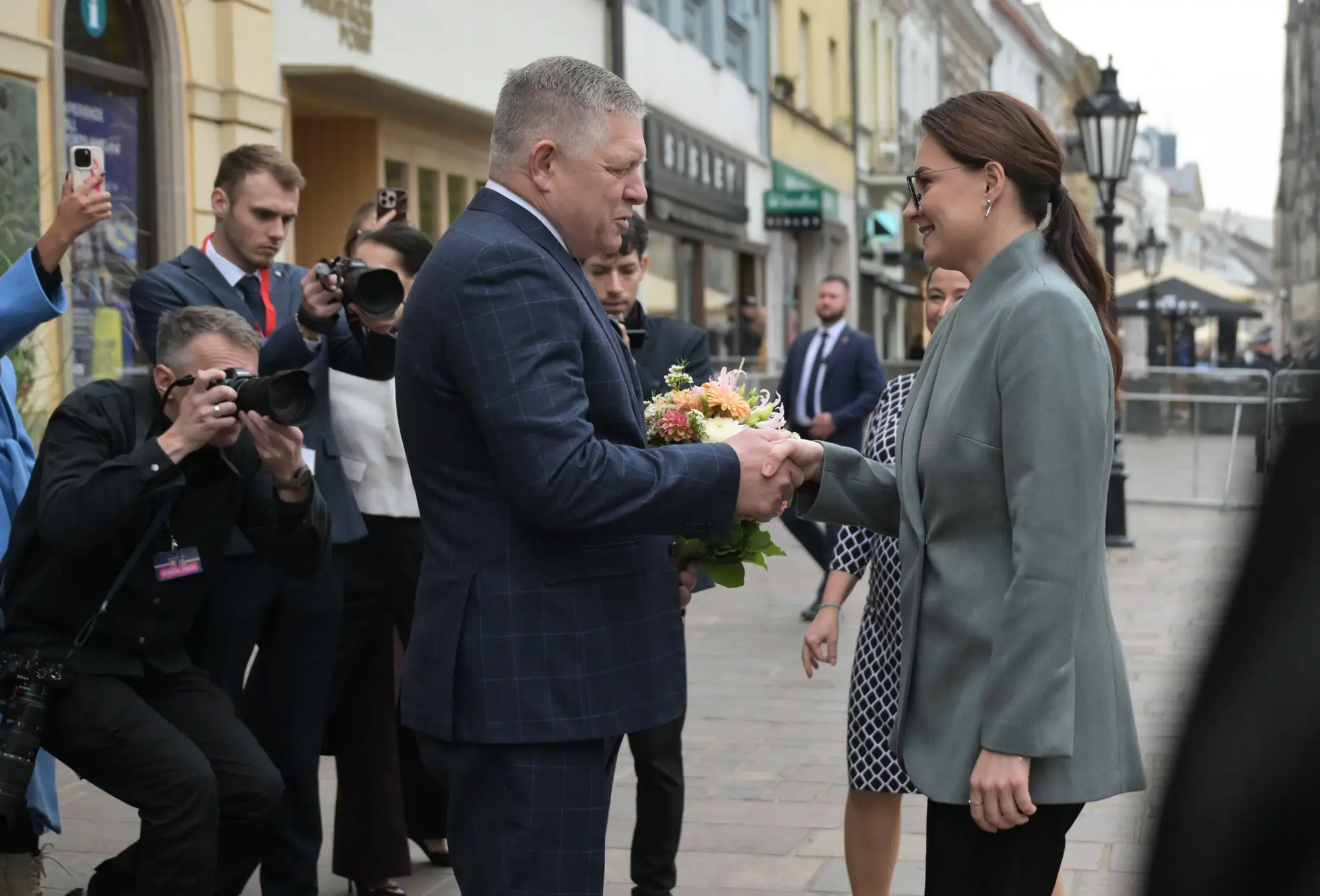 Na snímke sprava predsedníčka vlády Ukrajiny Julija Svyrydenková a predseda vlády SR Robert Fico (Smer-SD)