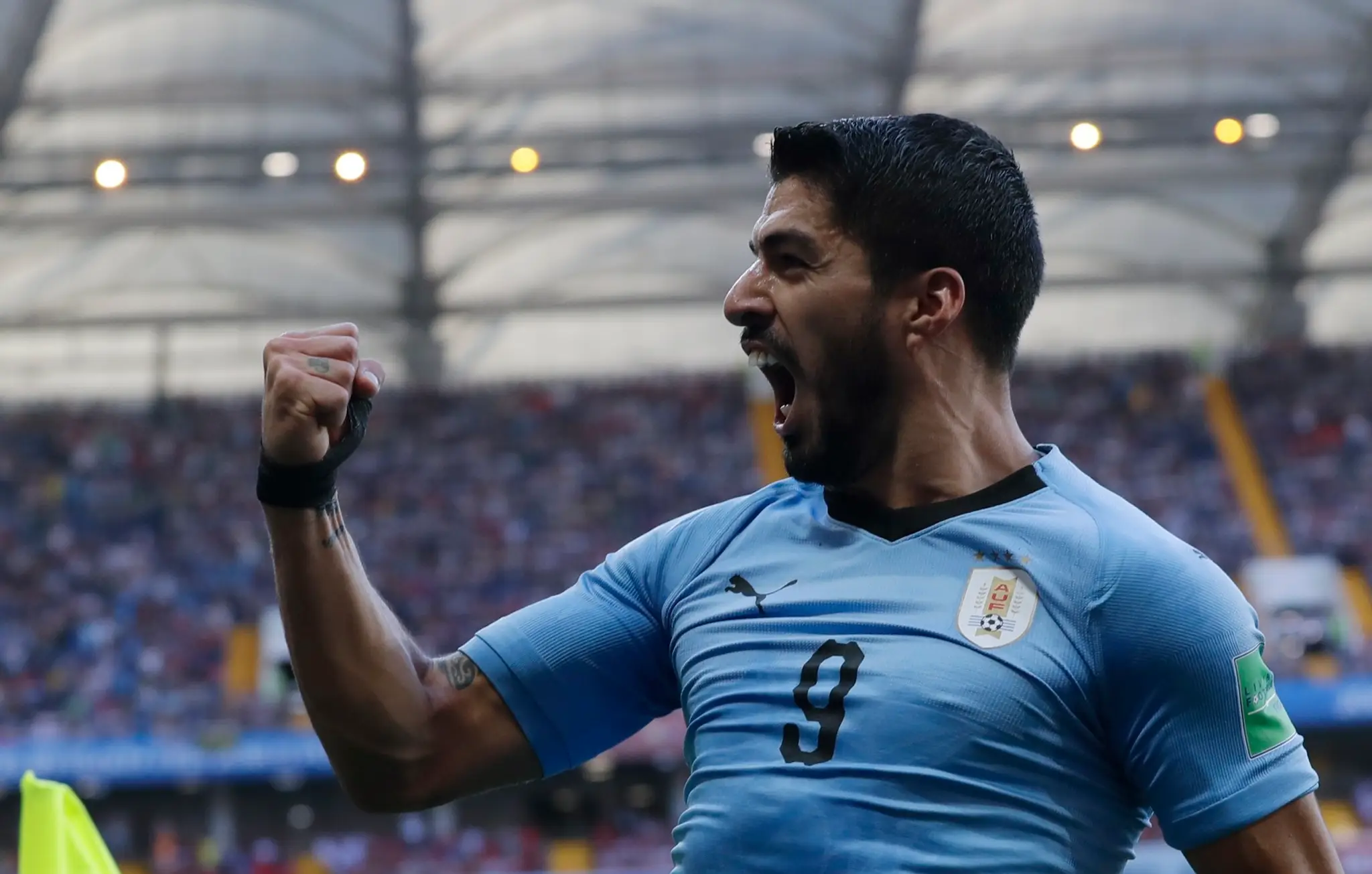 Luis Suarez oslavuje svoj úvodný gól v zápase základnej A-skupiny MS 2018 vo futbale Uruguaj - Saudská Arábia.