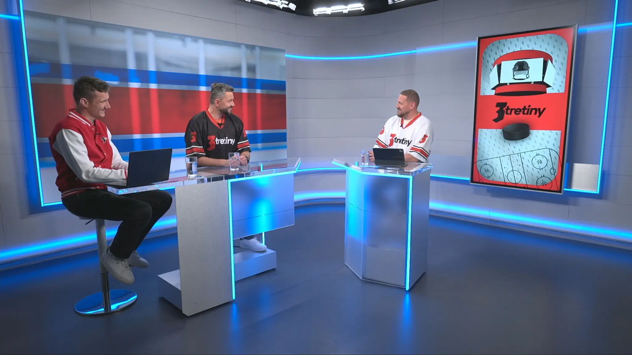 Ján Koštial, Miroslav Špaček a Tomáš Kurilla v štúdiu TN live.