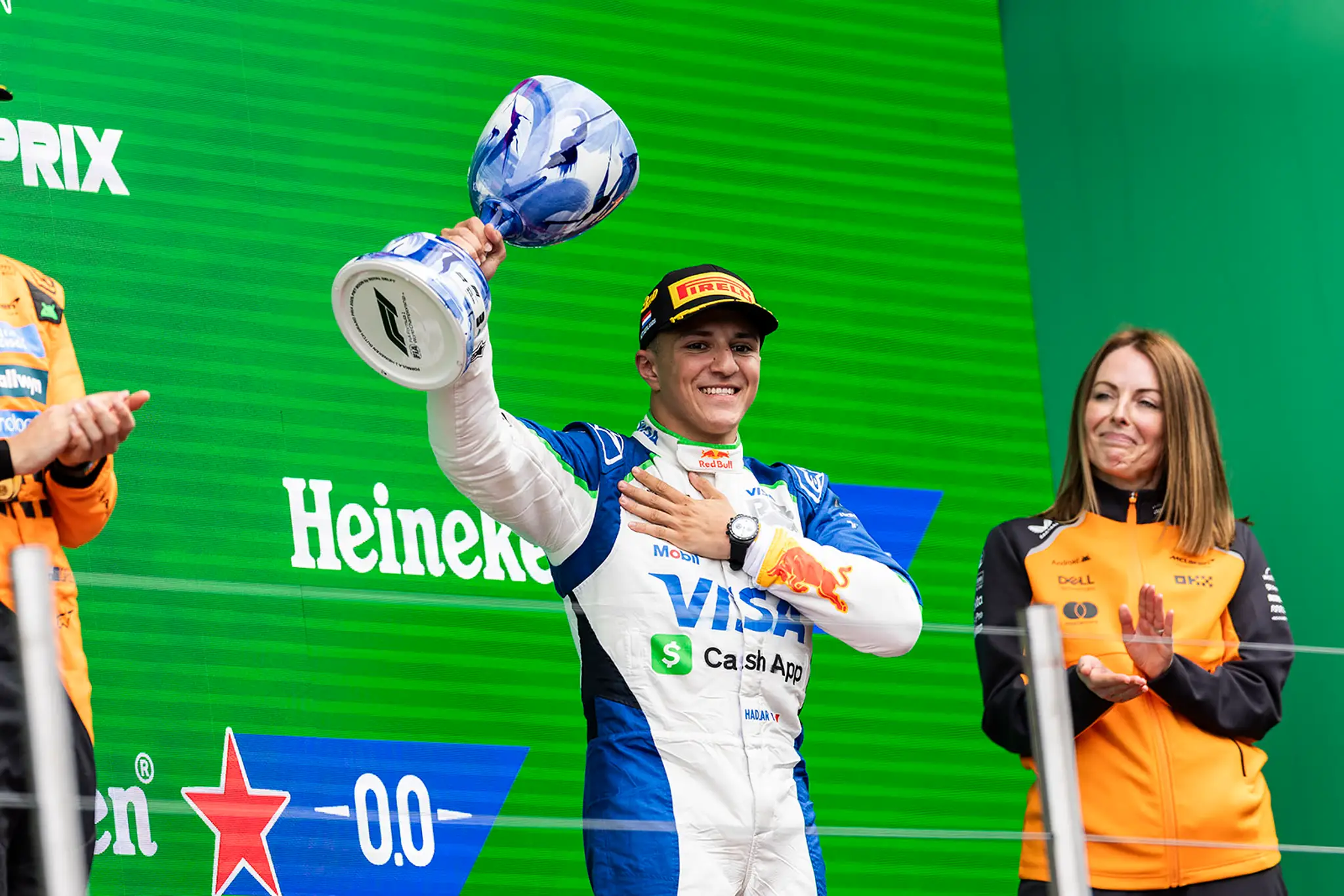 GALÉRIA: Prvé kariérne pódium Hadjara spôsobilo davovú psychózu. Lando Norris neskrýval frustráciu