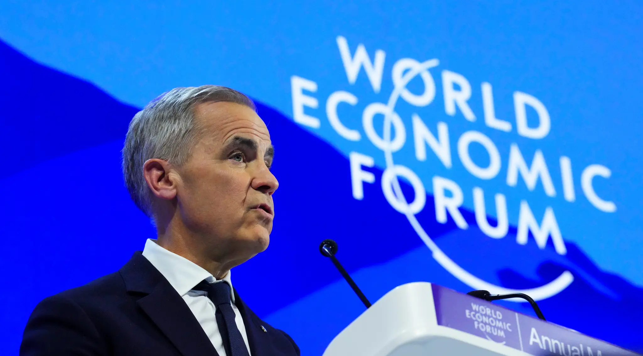 Kanadský premiér Mark Carney počas prednesu prejavu na Svetovom ekonomickom fóre v Davose.