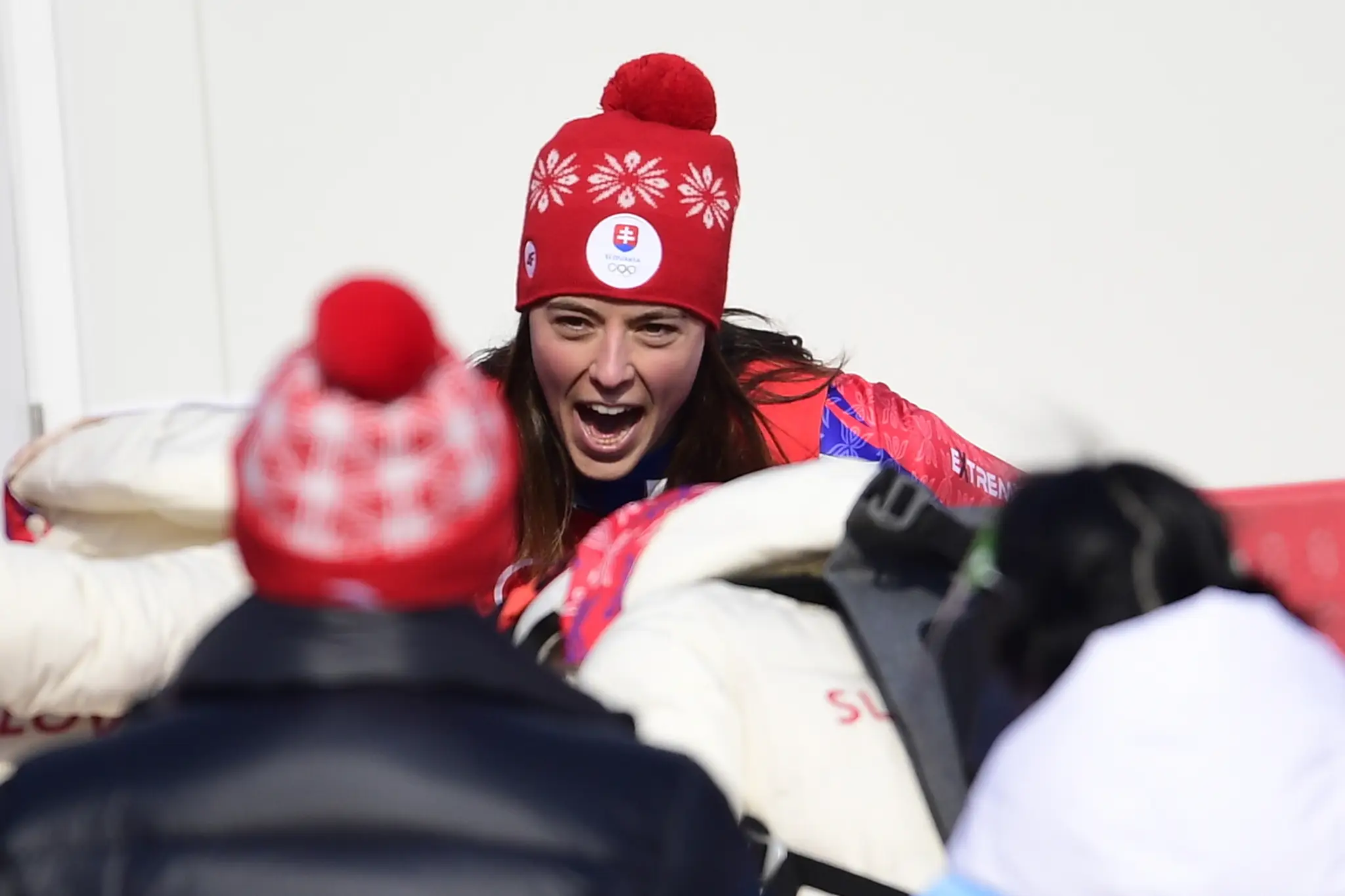 Slovenská lyžiarka Petra Vlhová oslavuje zlato v slalome na ZOH 2022.