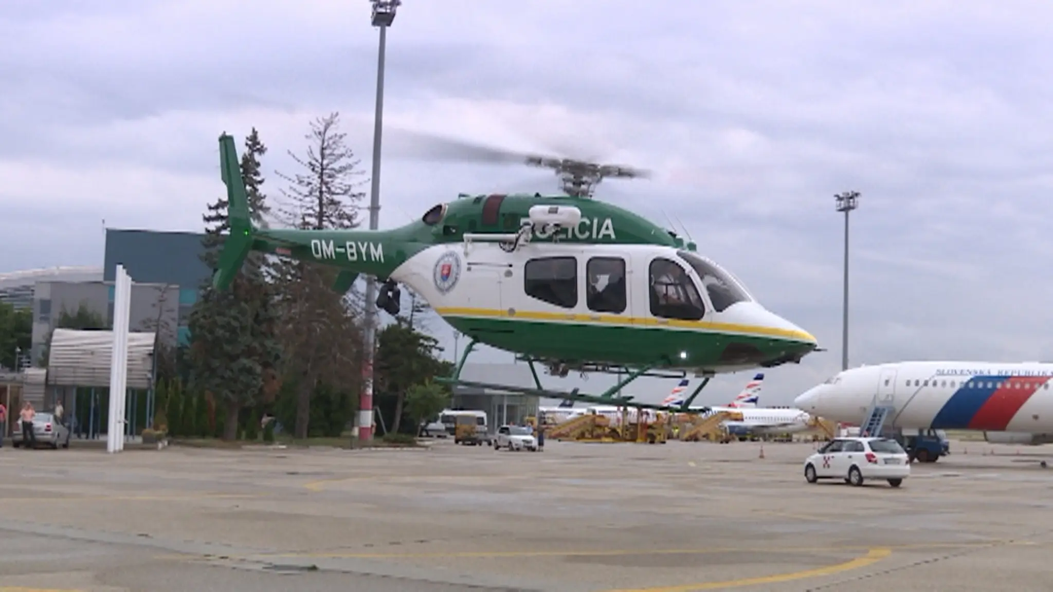 Premiér využíva na presuny aj policajný vrtuľník.