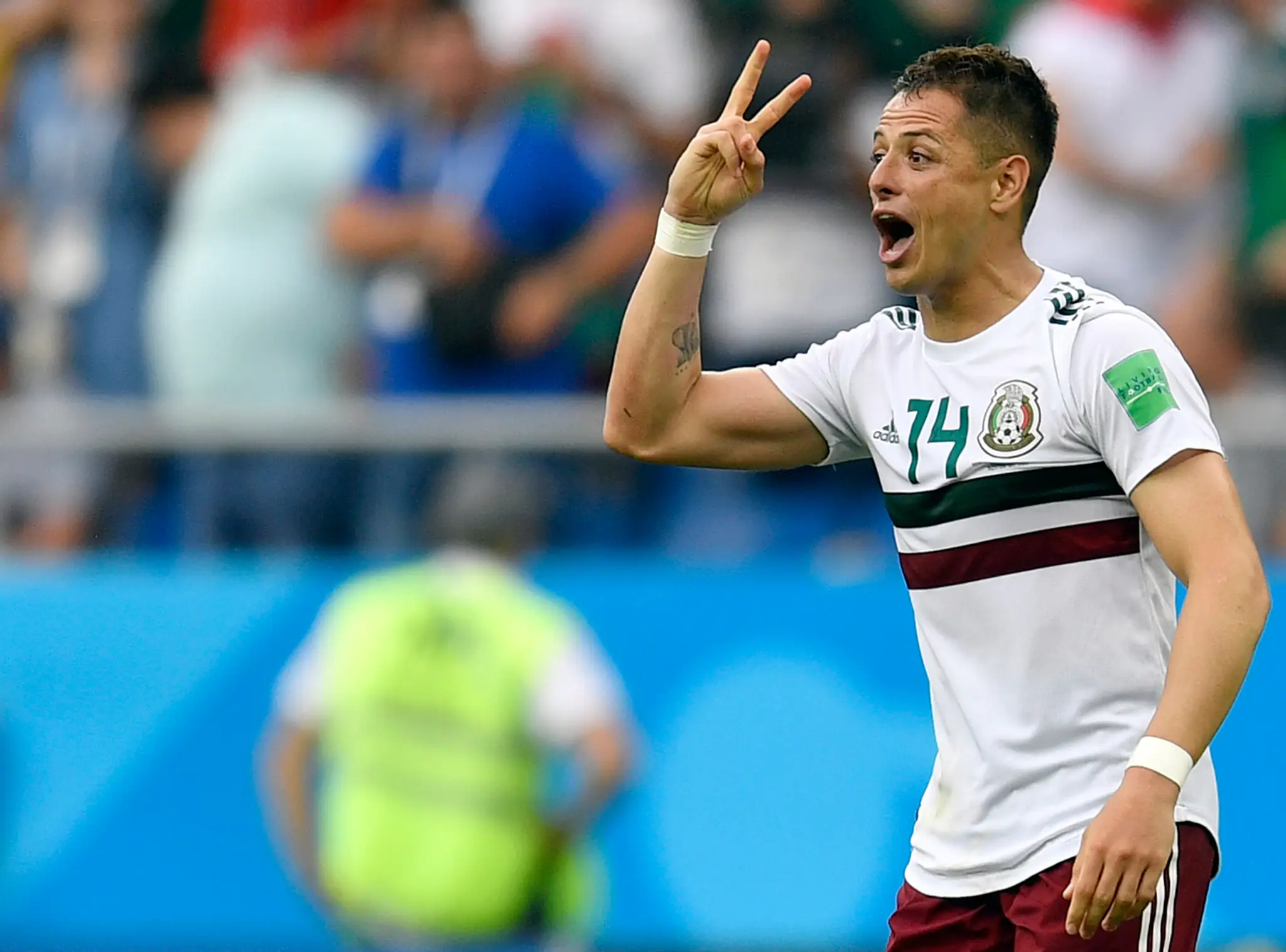 Chicharito sa postaral o druhý gól Mexika.