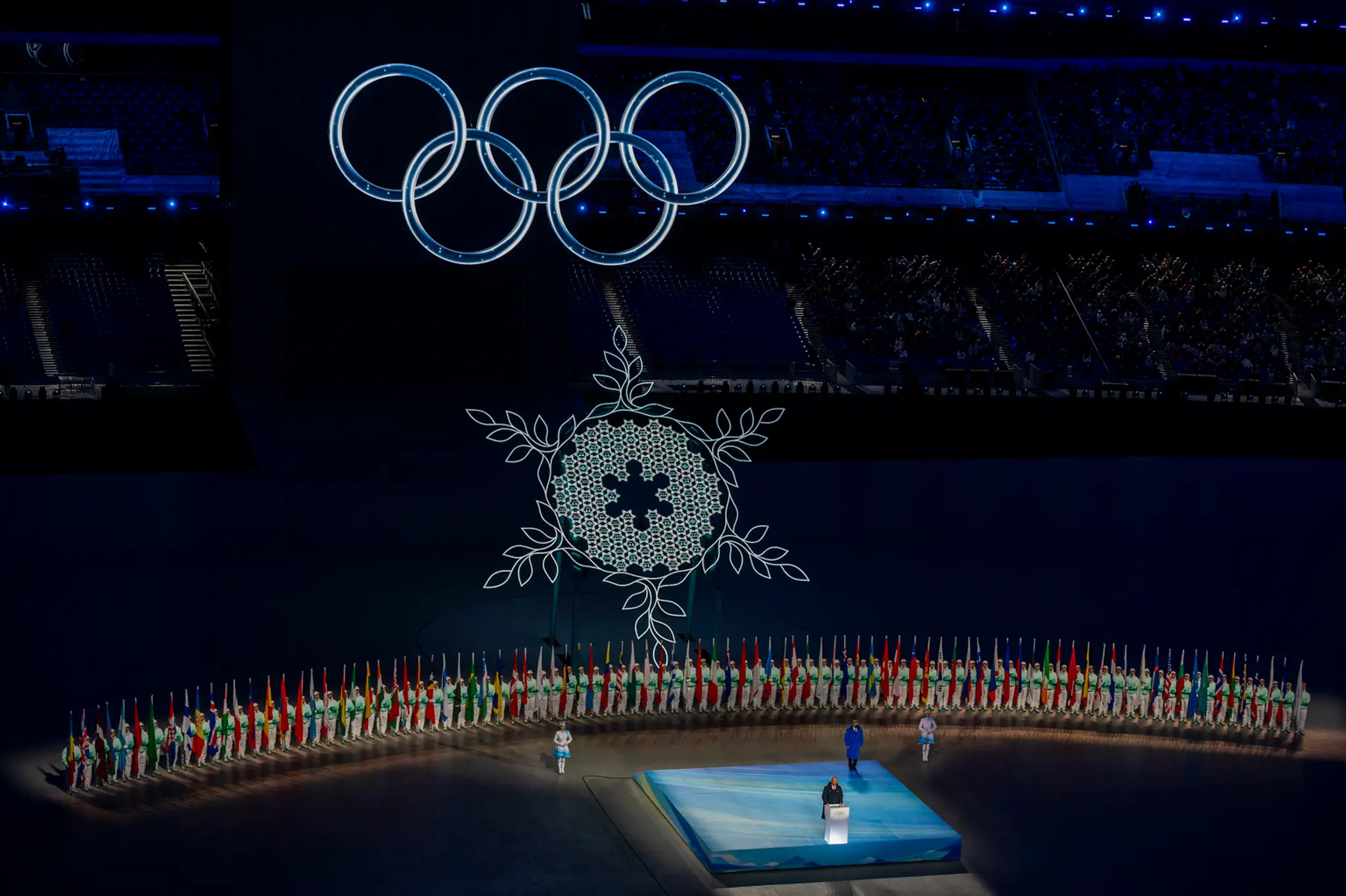 Prezident pekingského organizačného výboru Cchaj Čchi reční počas otváracieho ceremoniálu ZOH 2022.