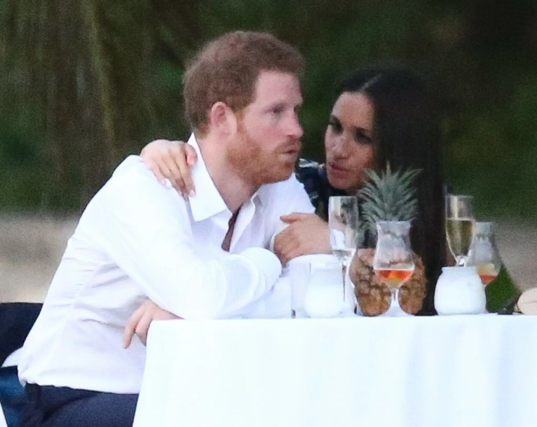 V britskej kráľovskej rodine sa schyľuje k svadbe. Alžbeta II. povolila Harrymu zásnuby