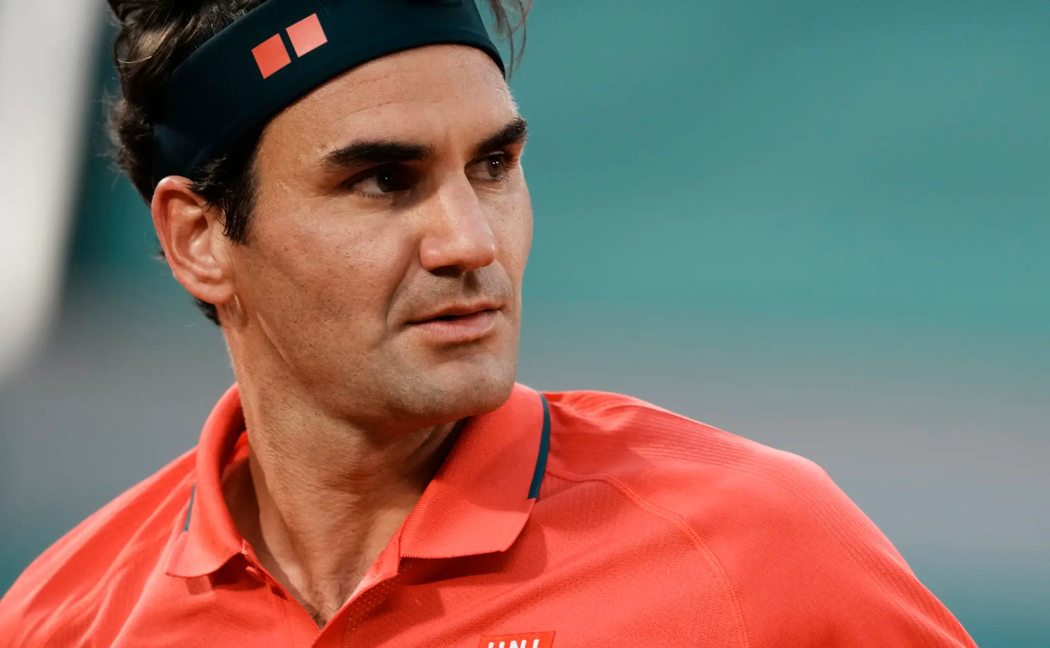 Roger Federer v zápase 3. kola Roland Garros 2021.