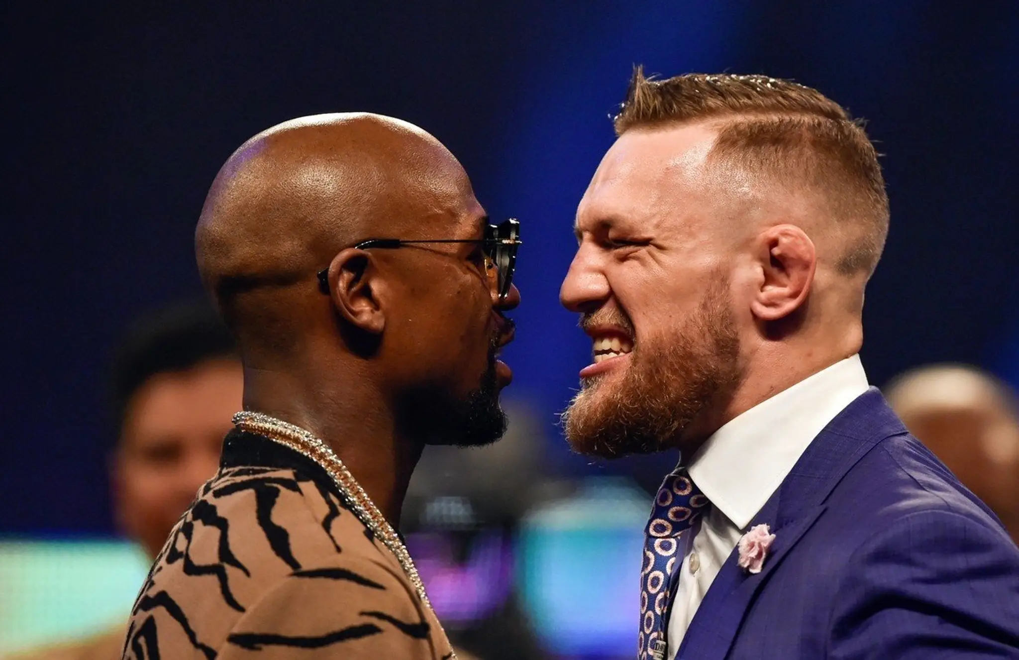 Floyd Mayweather a Conor McGregor počas tlačovej besedy v Londýne.