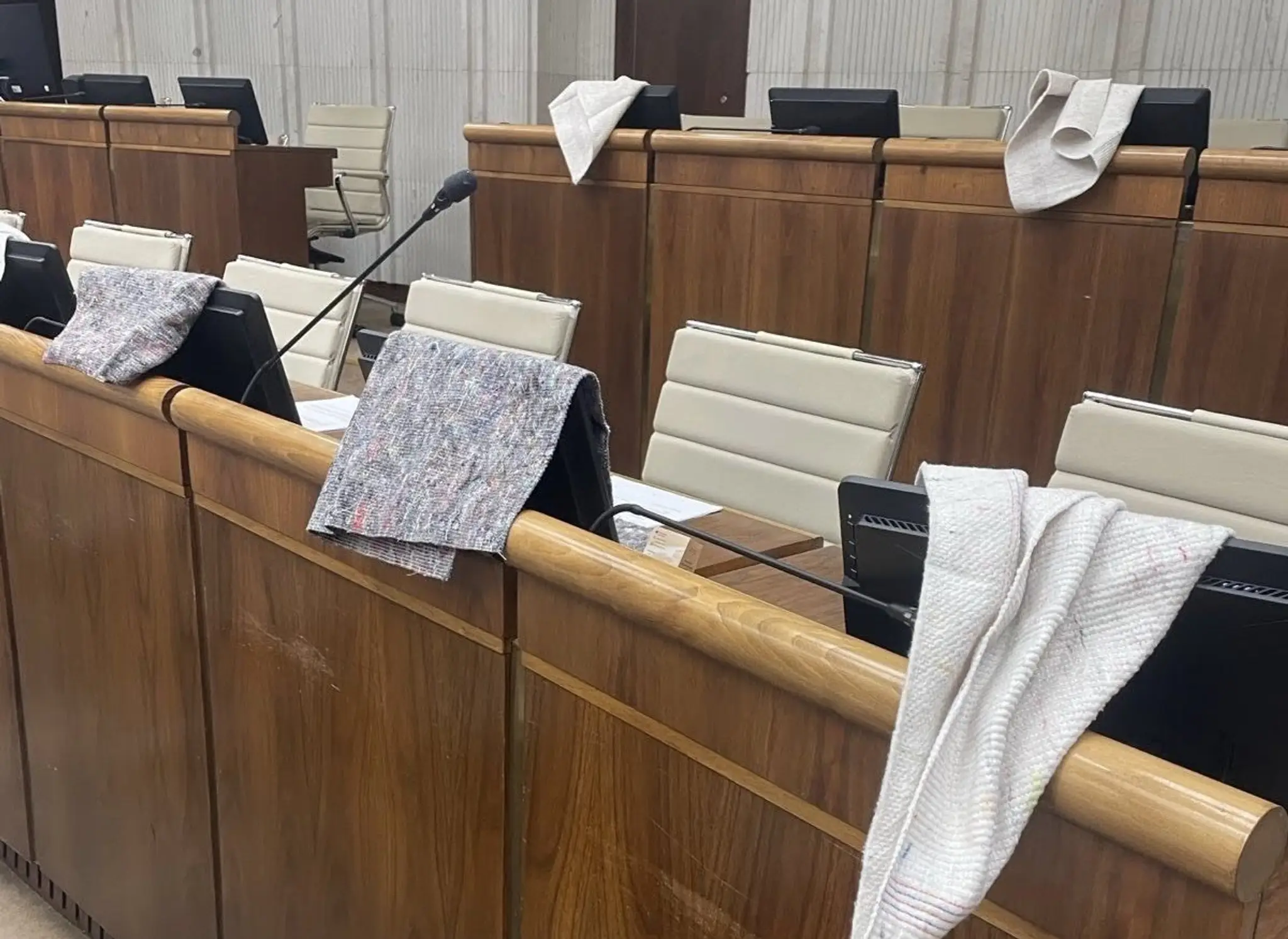 Hnutie Slovensko rozmiestnilo na miesta poslancov Hlasu handry 
