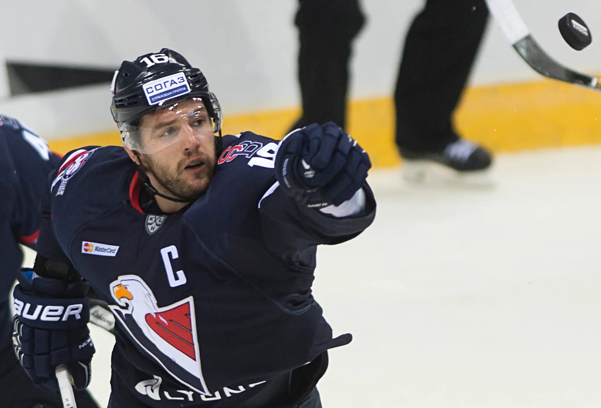 Na snímke Andrej Meszároš (Slovan) v zápase hokejovej KHL Slovan Bratislava - Torpedo Nižnij Novgoro.