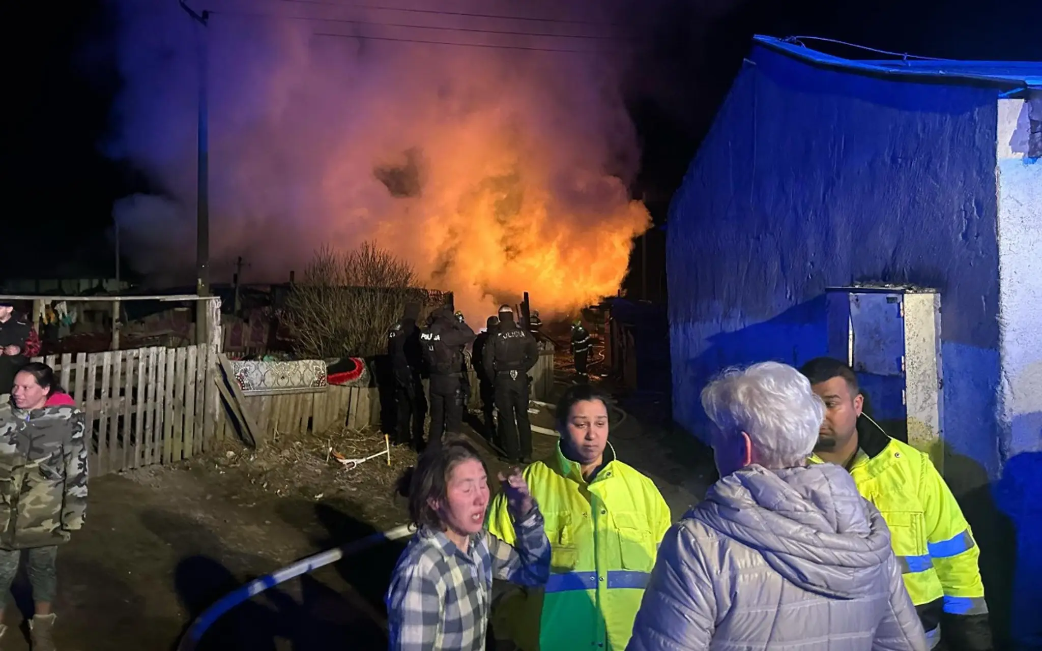 Tragický požiar vo Veľkom Šariši pripravil rodiny o všetko. Ľudia vo veľkom pomáhajú s jedlom a oblečením