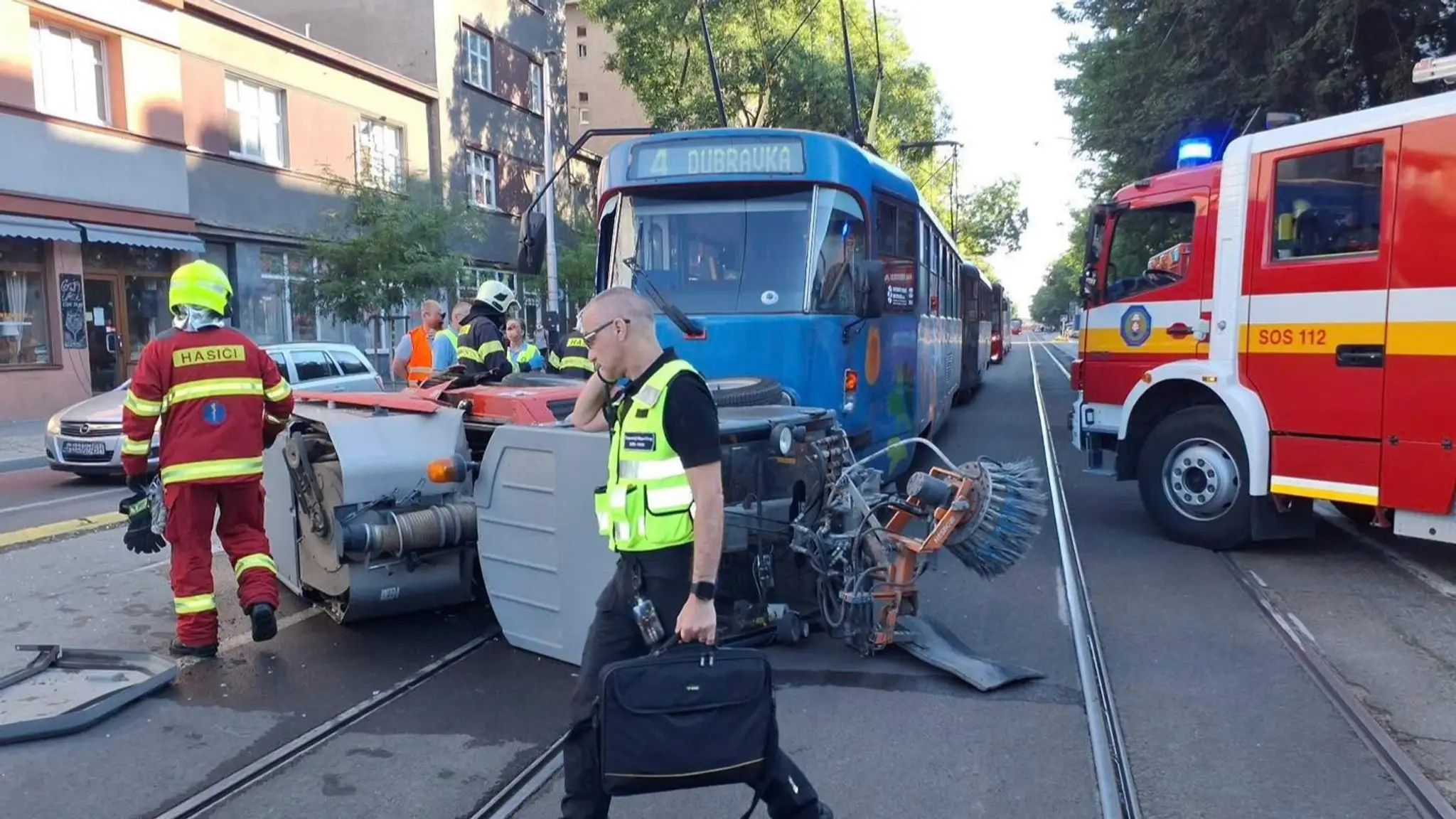 Zrážka električky a obslužného vozidla
