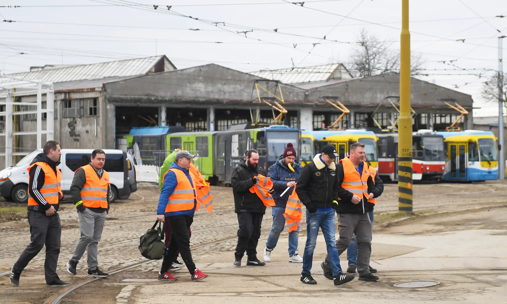 Vodiči košického dopravného podniku sa zapojili do neobmedzeného ostrého štrajku.