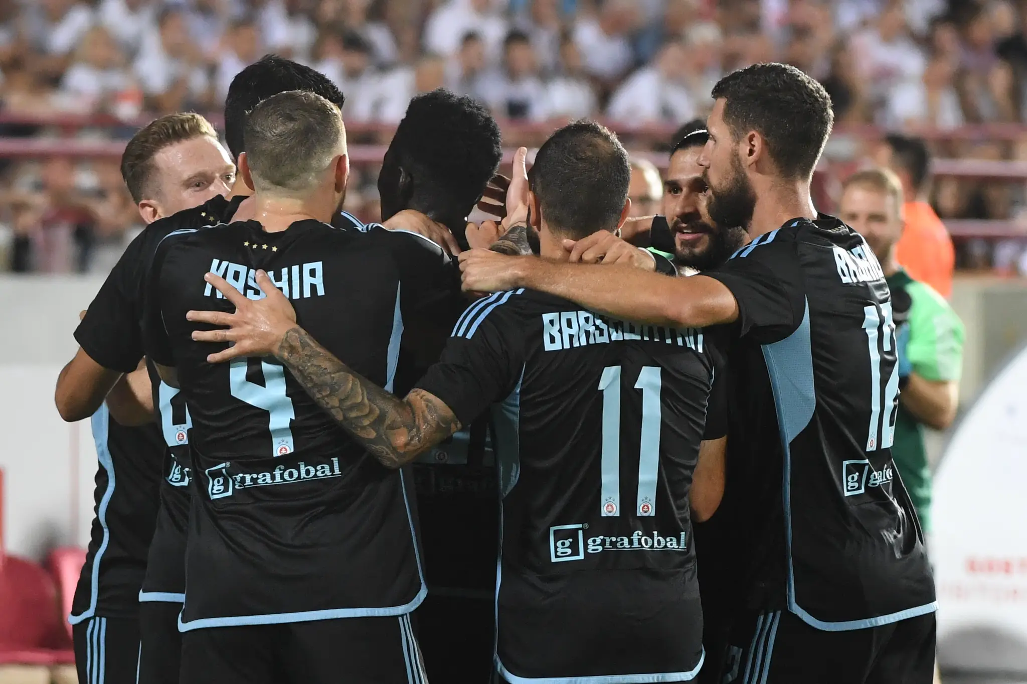  Futbalisti ŠK Slovan Bratislava sa tešia z gólu počas zápasu 2. predkola Ligy majstrov v Mostare