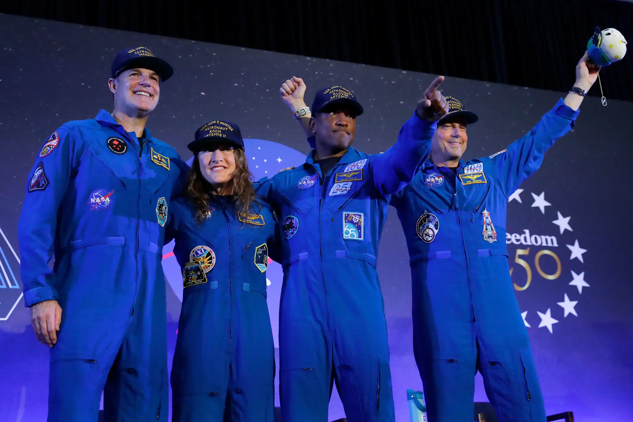 Na snímke posádka Artemis II, zľava Jeremy Hansen, Christina Koch, Victor Glover a Reid Wiseman.