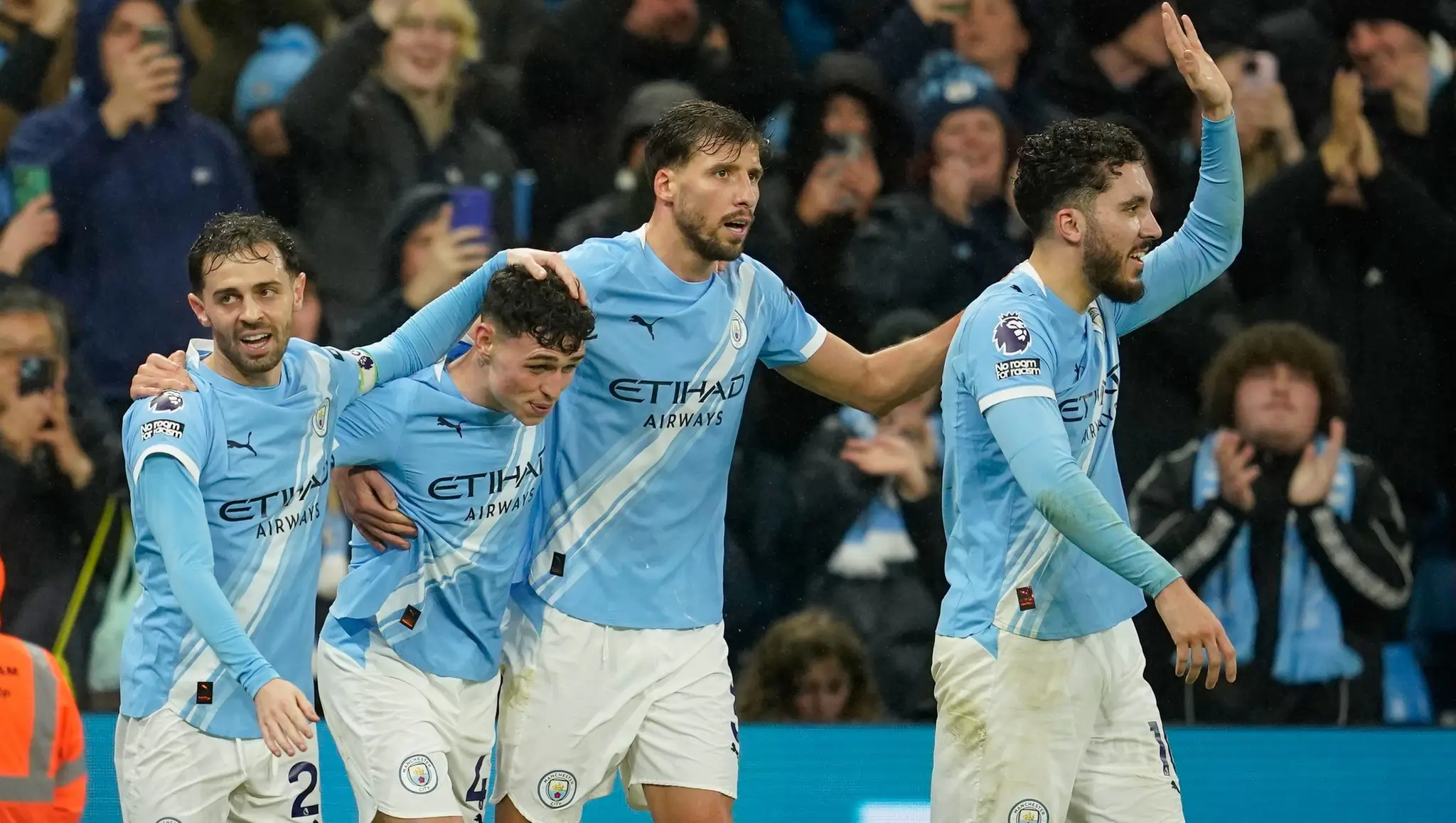 Manchester City stráca na lídra už len dva body.