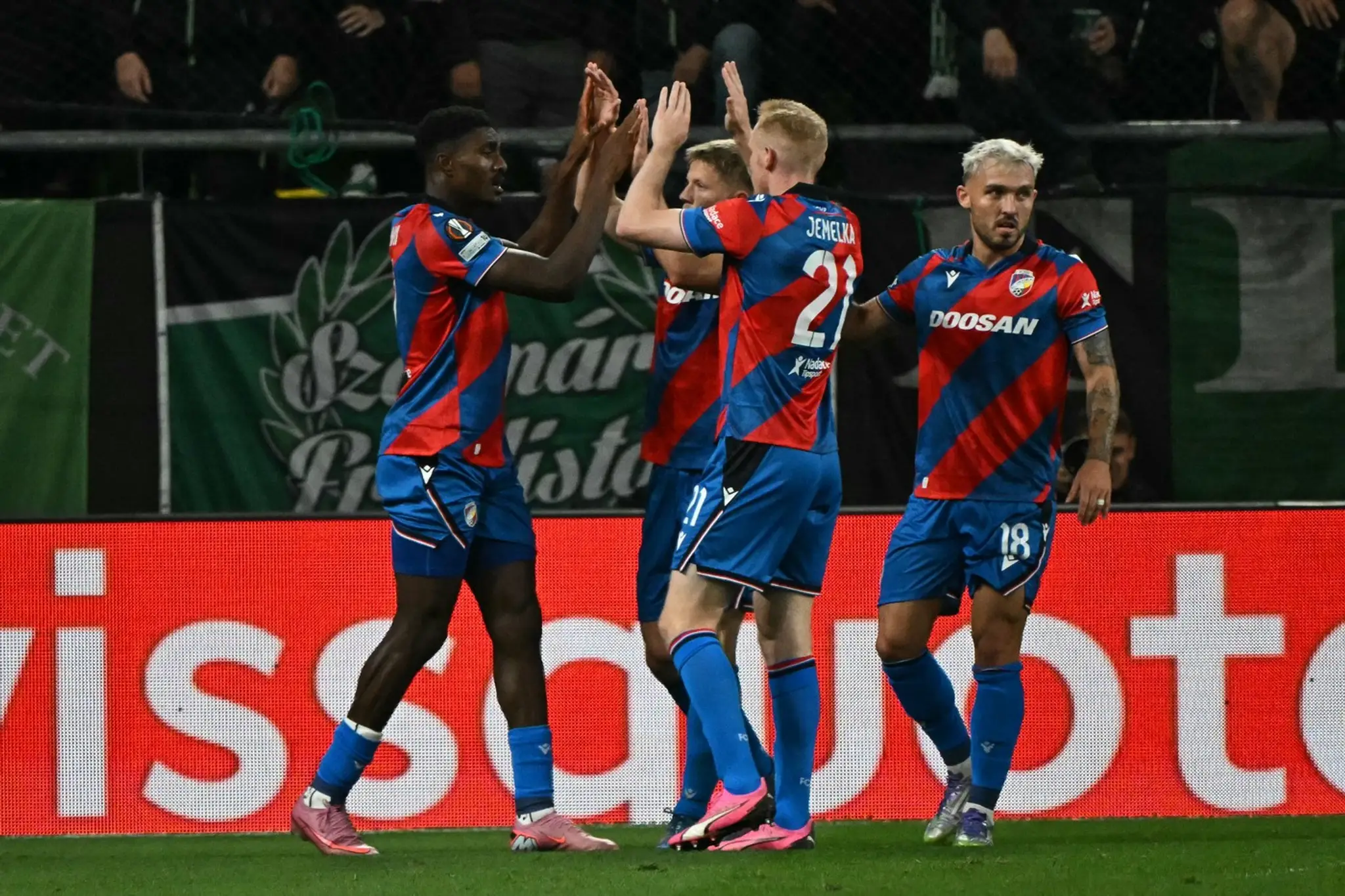 Futbalisti Plzne sa tešia z gólu.