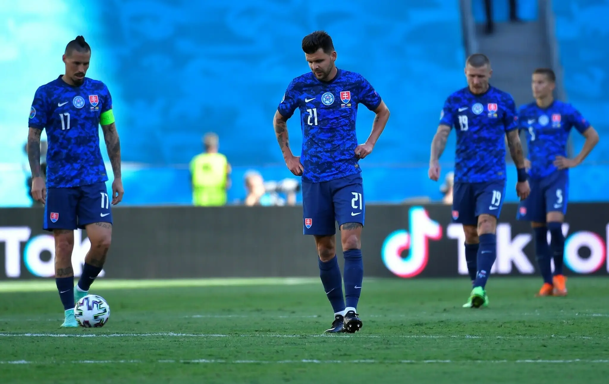 Zľava kapitán Marek Hamšík, Michal Ďuriš, Juraj Kucka a Ľubomír Šatka po 3 góle v našej sieti.