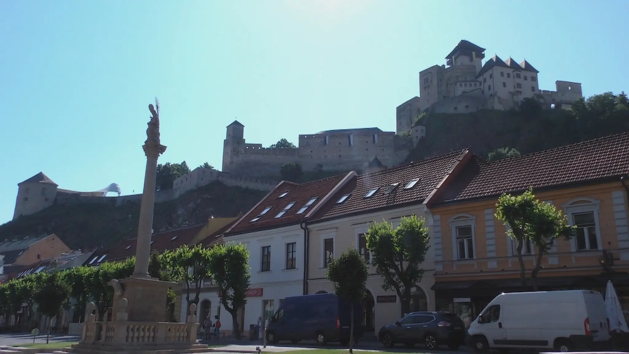 Trenčínu určili zlú farbu. 