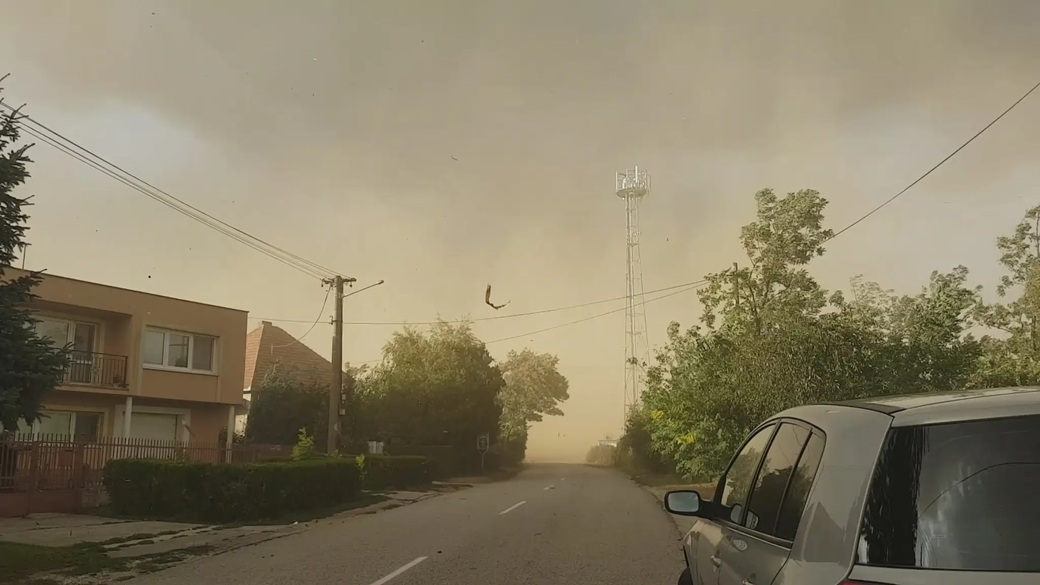 Príchod veternej smršte.