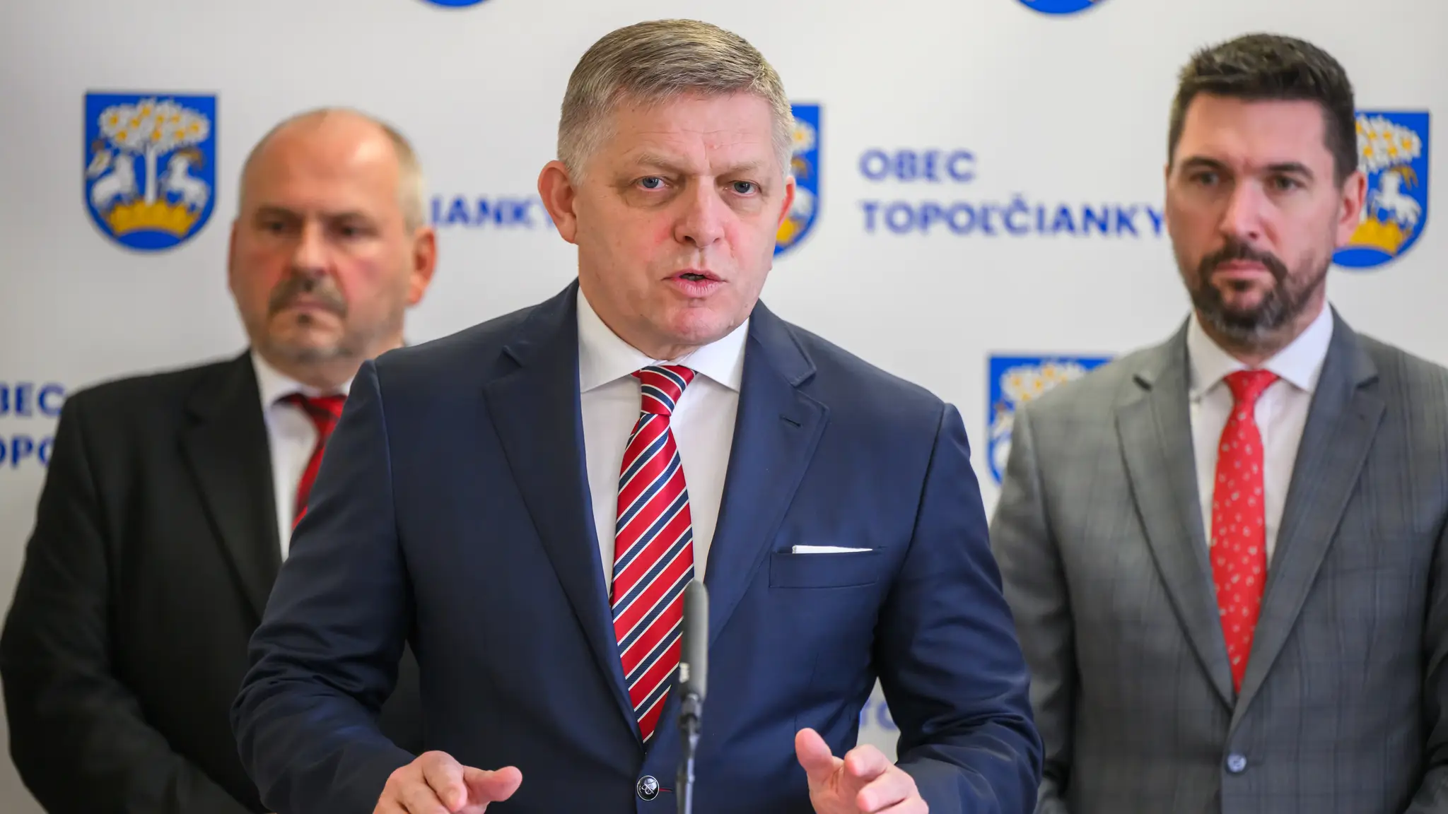 Štátny tajomník Ministerstva dopravy SR Igor Choma, predseda vlády SR Robert Ficoa minister pôdohospodárstva a rozvoja vidieka SR Richard Taká