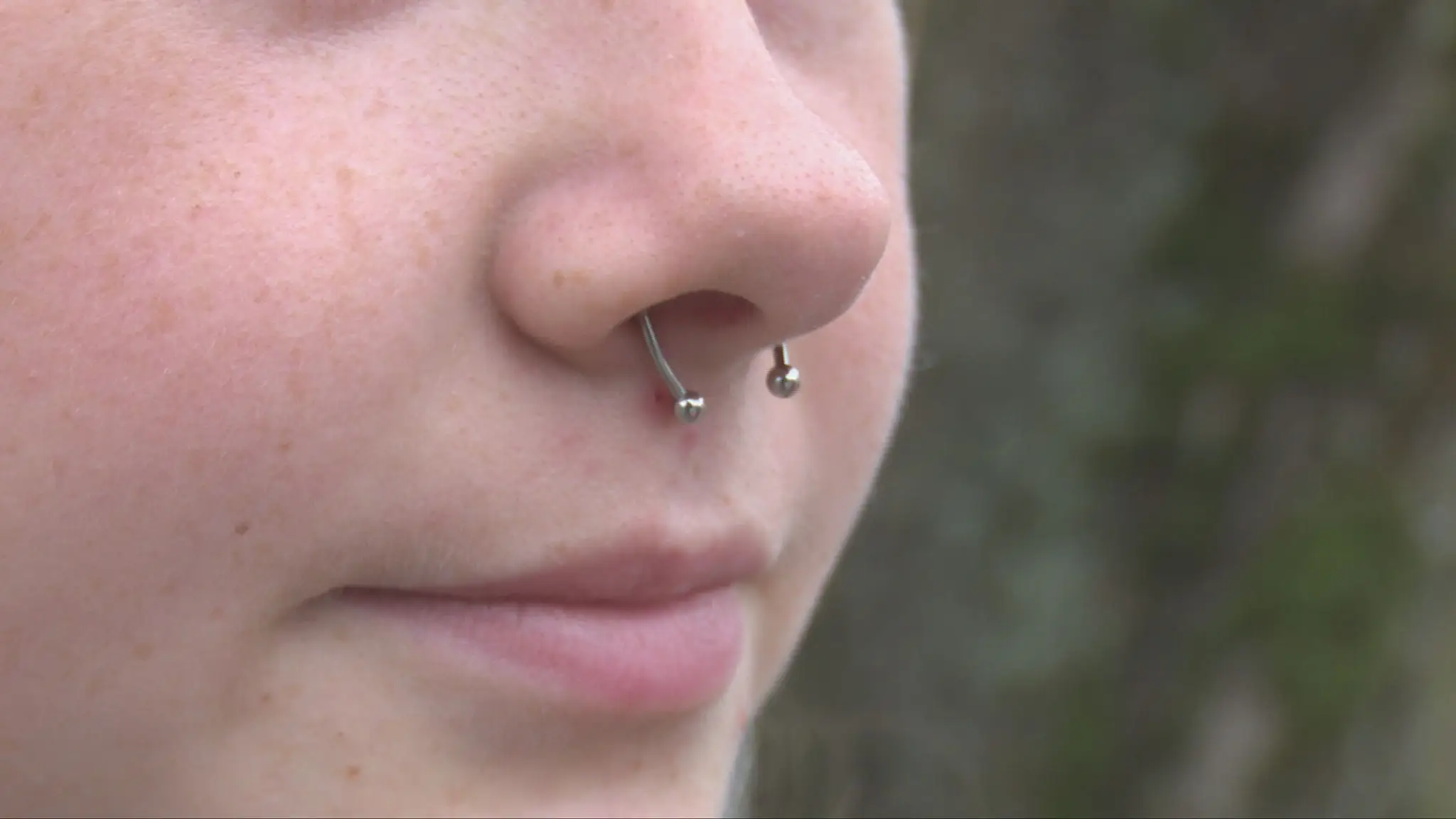 Magnetový piercing
